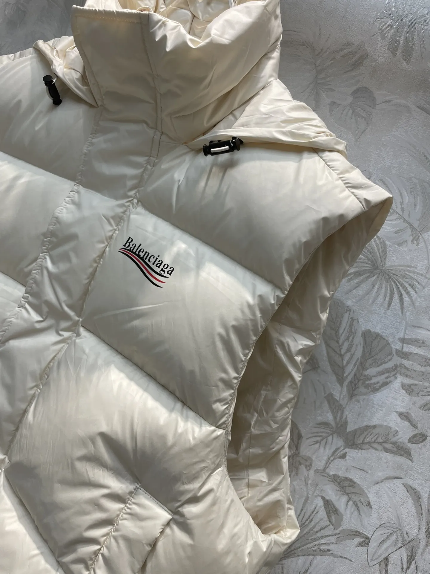 BALENCIAGA ベージュ フーディーダウンべスト - 画像 (7)