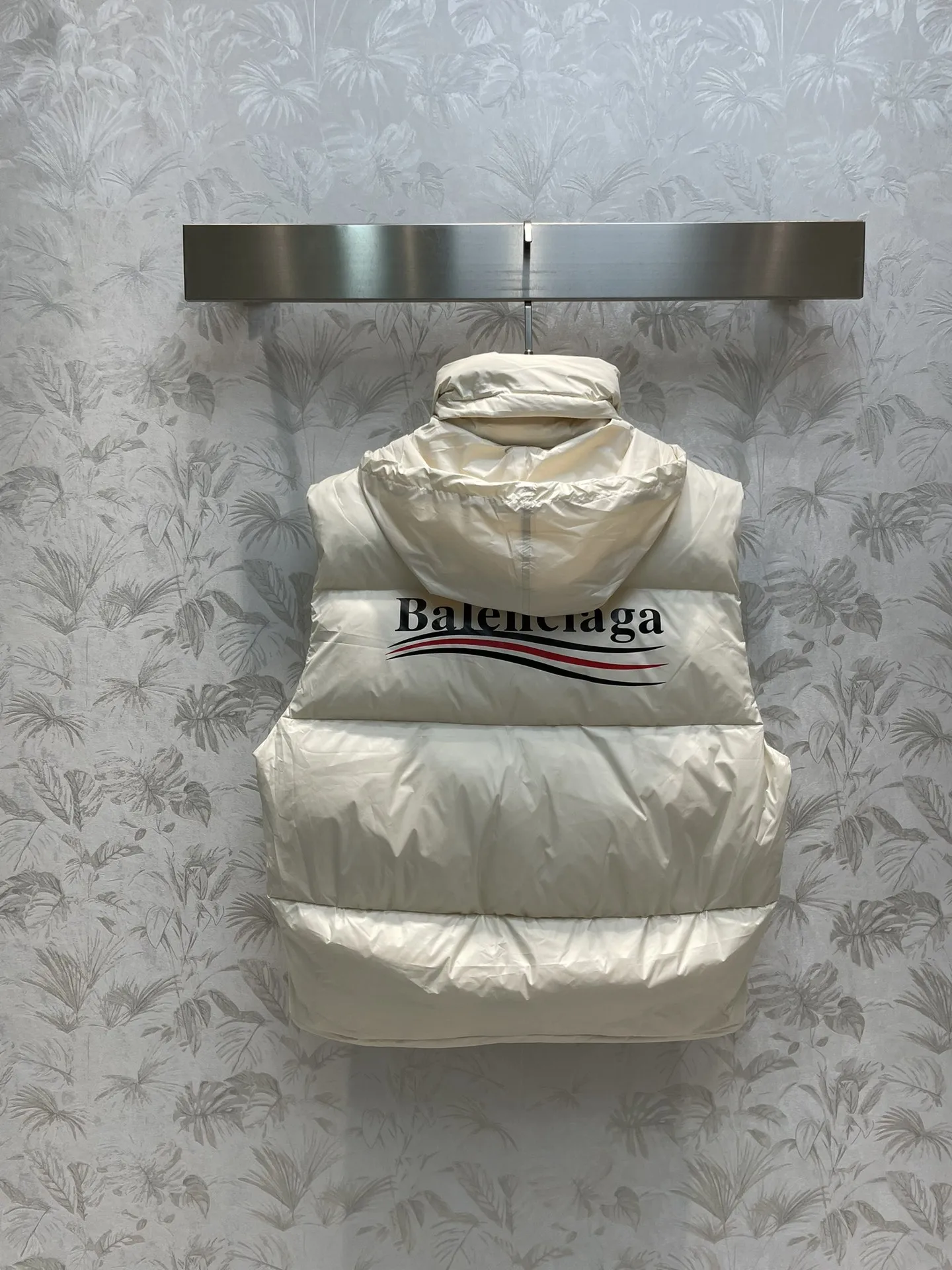 BALENCIAGA ベージュ フーディーダウンべスト - 画像 (8)
