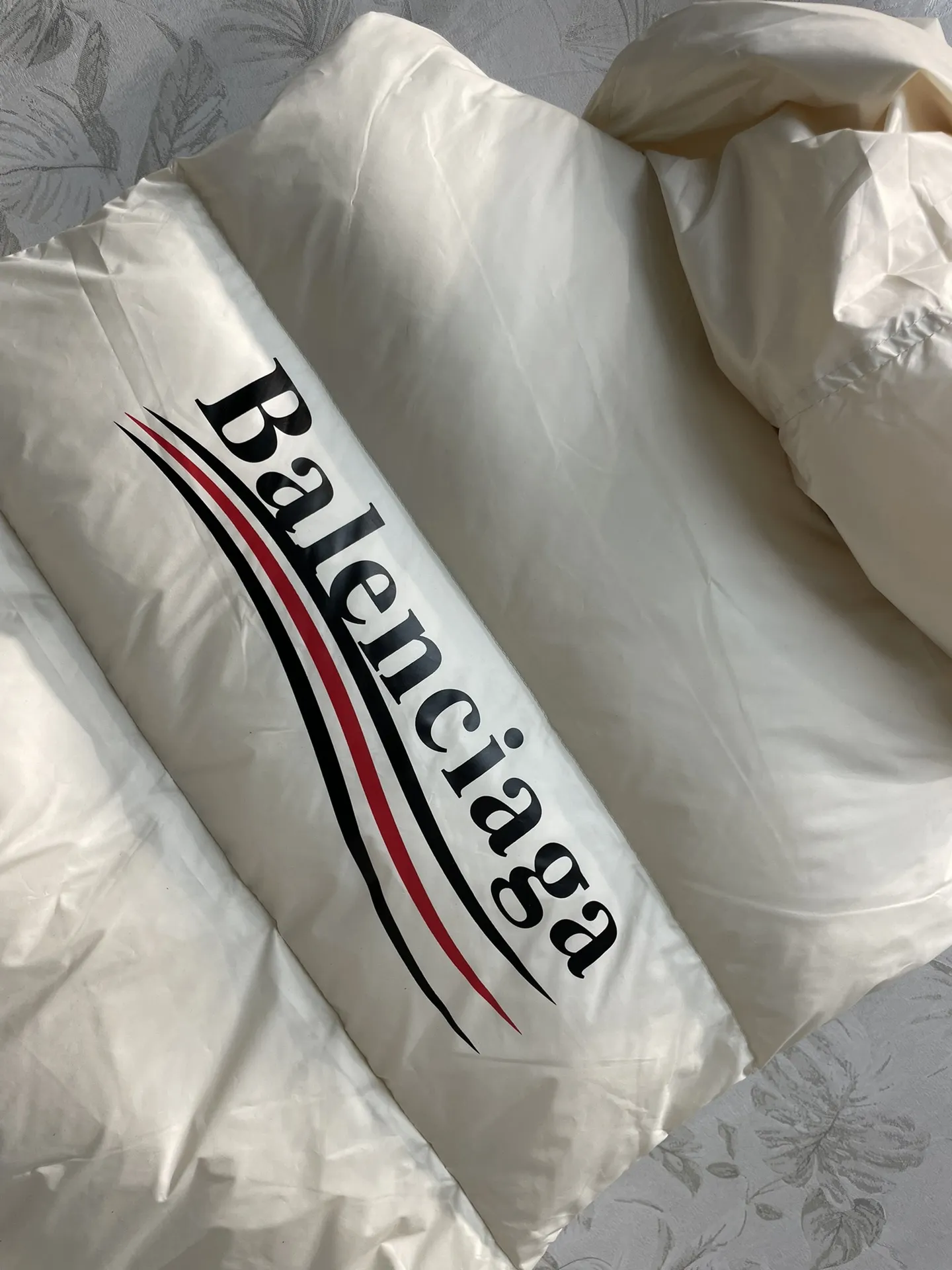 BALENCIAGA ベージュ フーディーダウンべスト - 画像 (9)