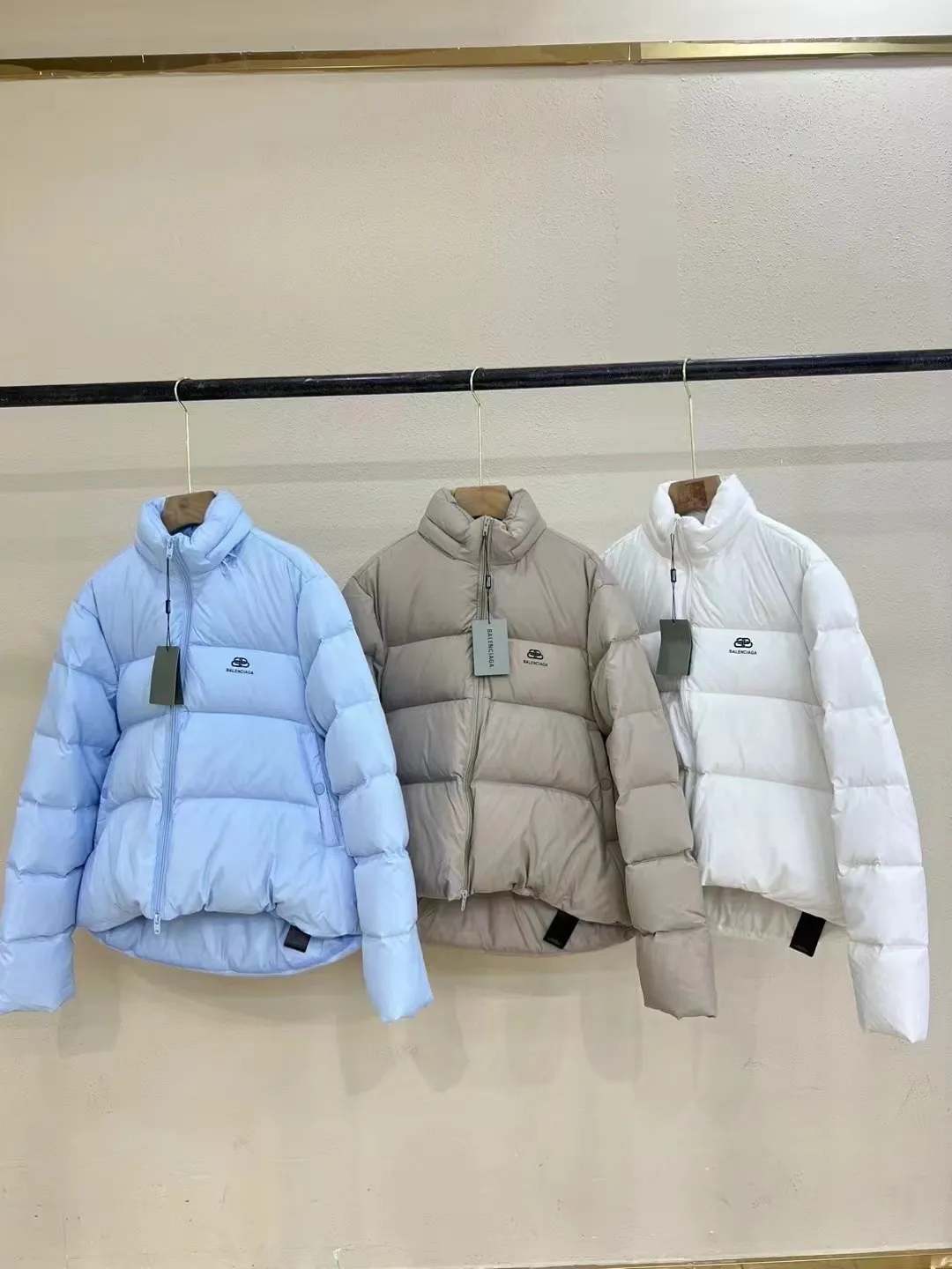 Balenciaga パリジェンヌ ロックプリント ダウンジャケット