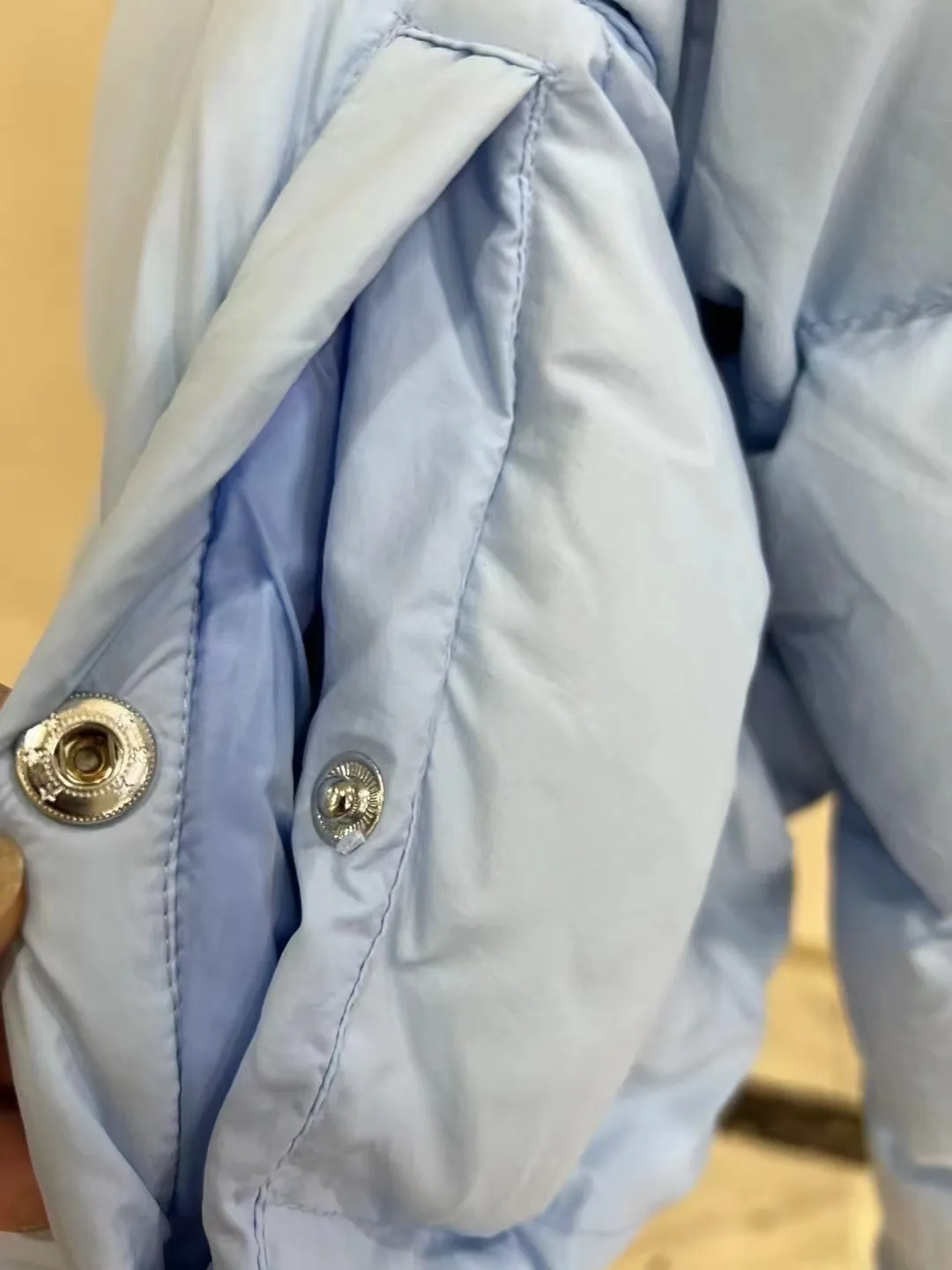 Balenciaga パリジェンヌ ロックプリント ダウンジャケット - 画像 (8)