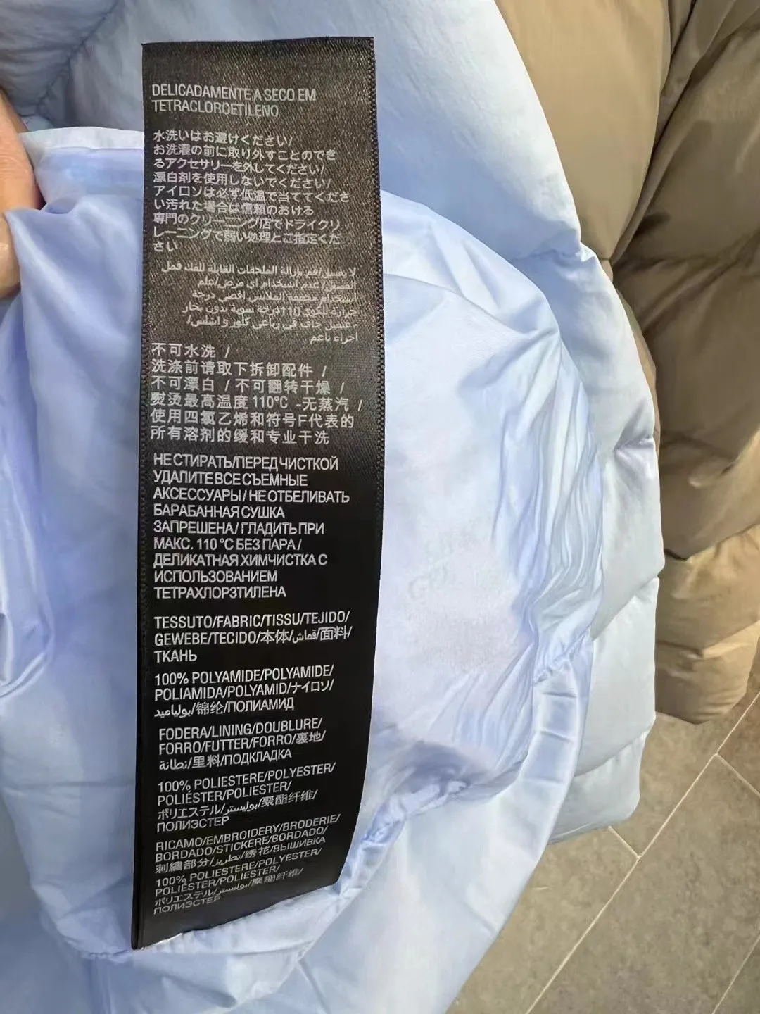 Balenciaga パリジェンヌ ロックプリント ダウンジャケット - 画像 (10)