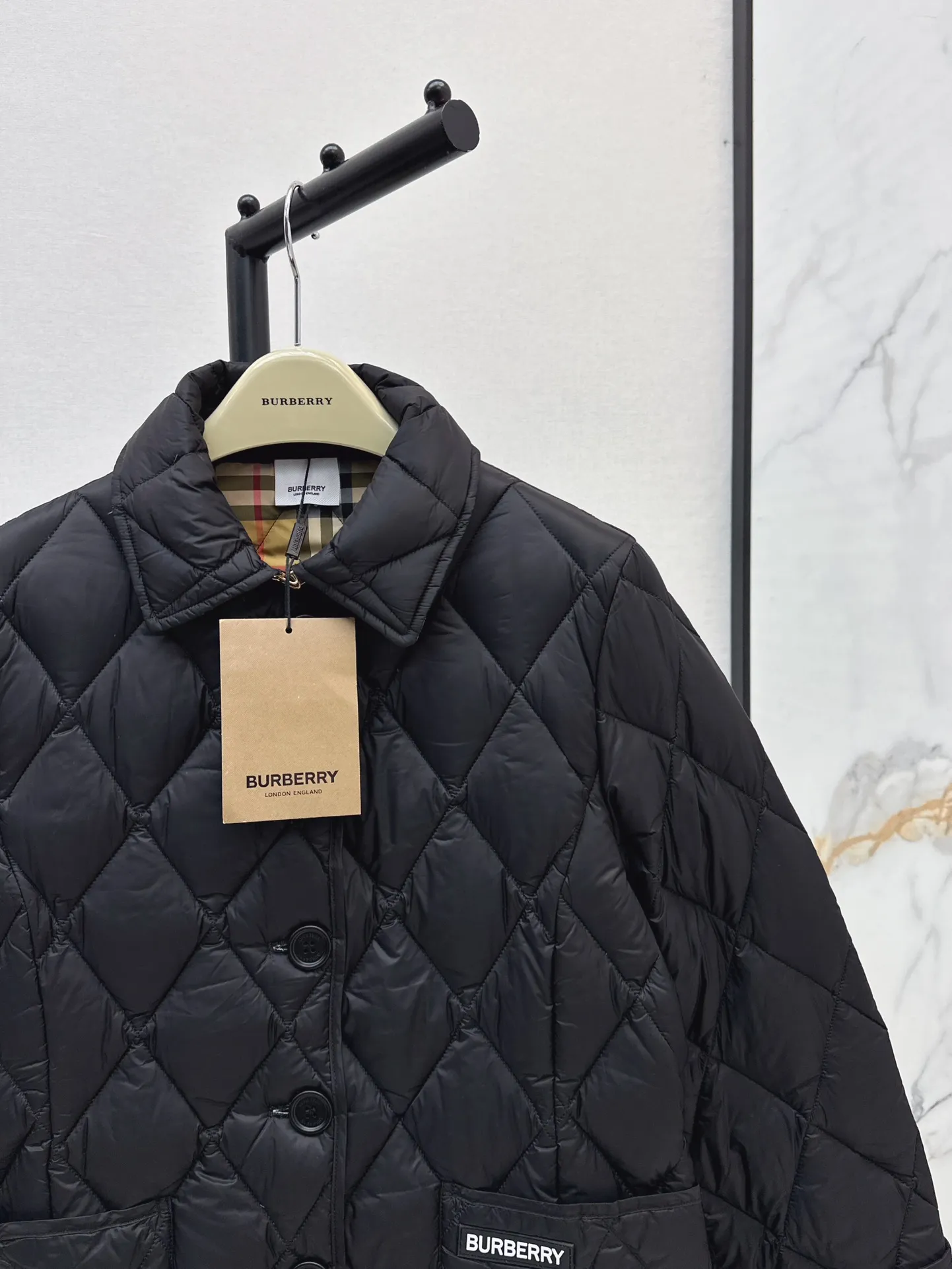 Burberry 黒 ダイヤキルティングダウンジャケット - 画像 (4)