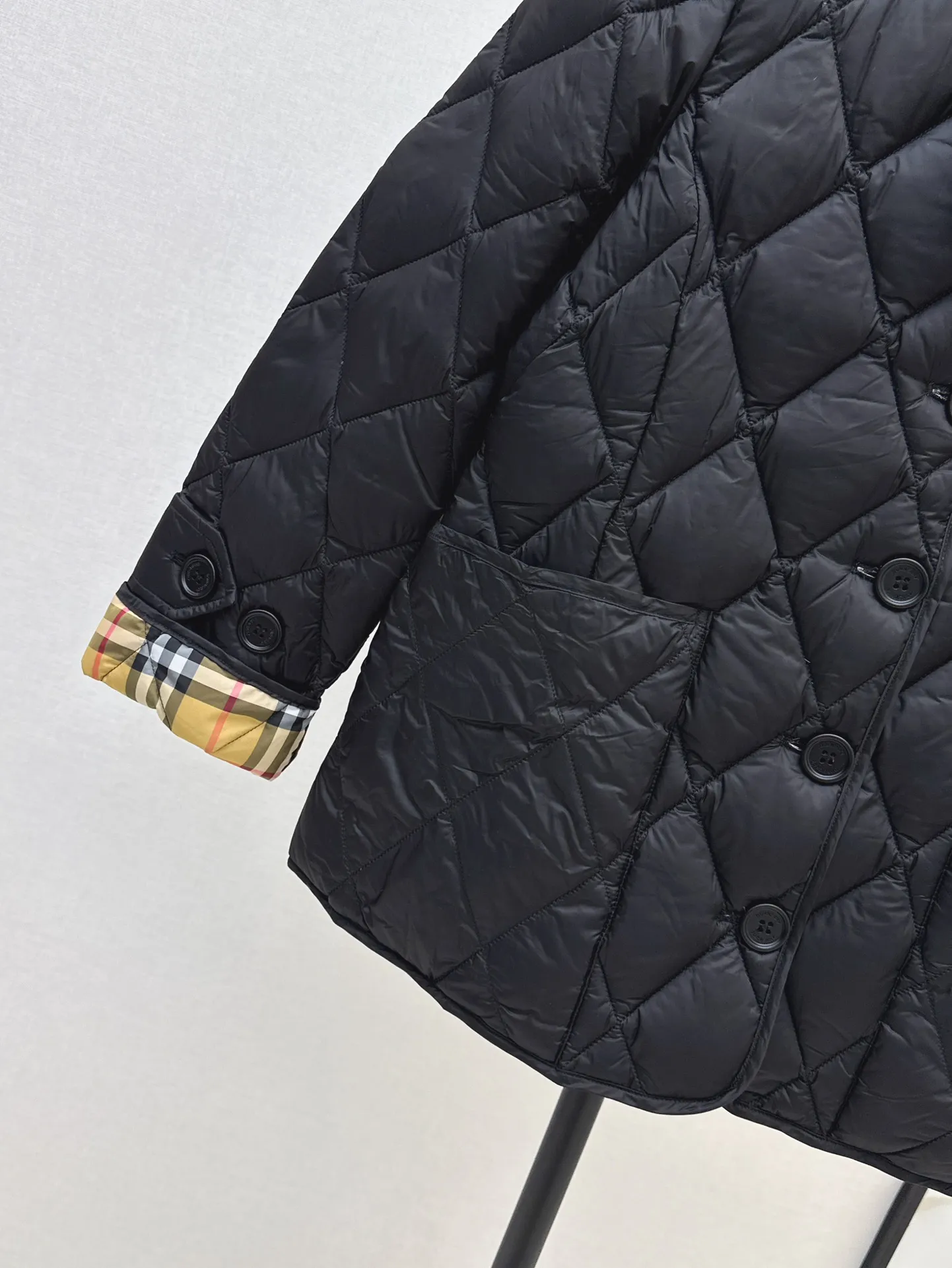 Burberry 黒 ダイヤキルティングダウンジャケット - 画像 (6)