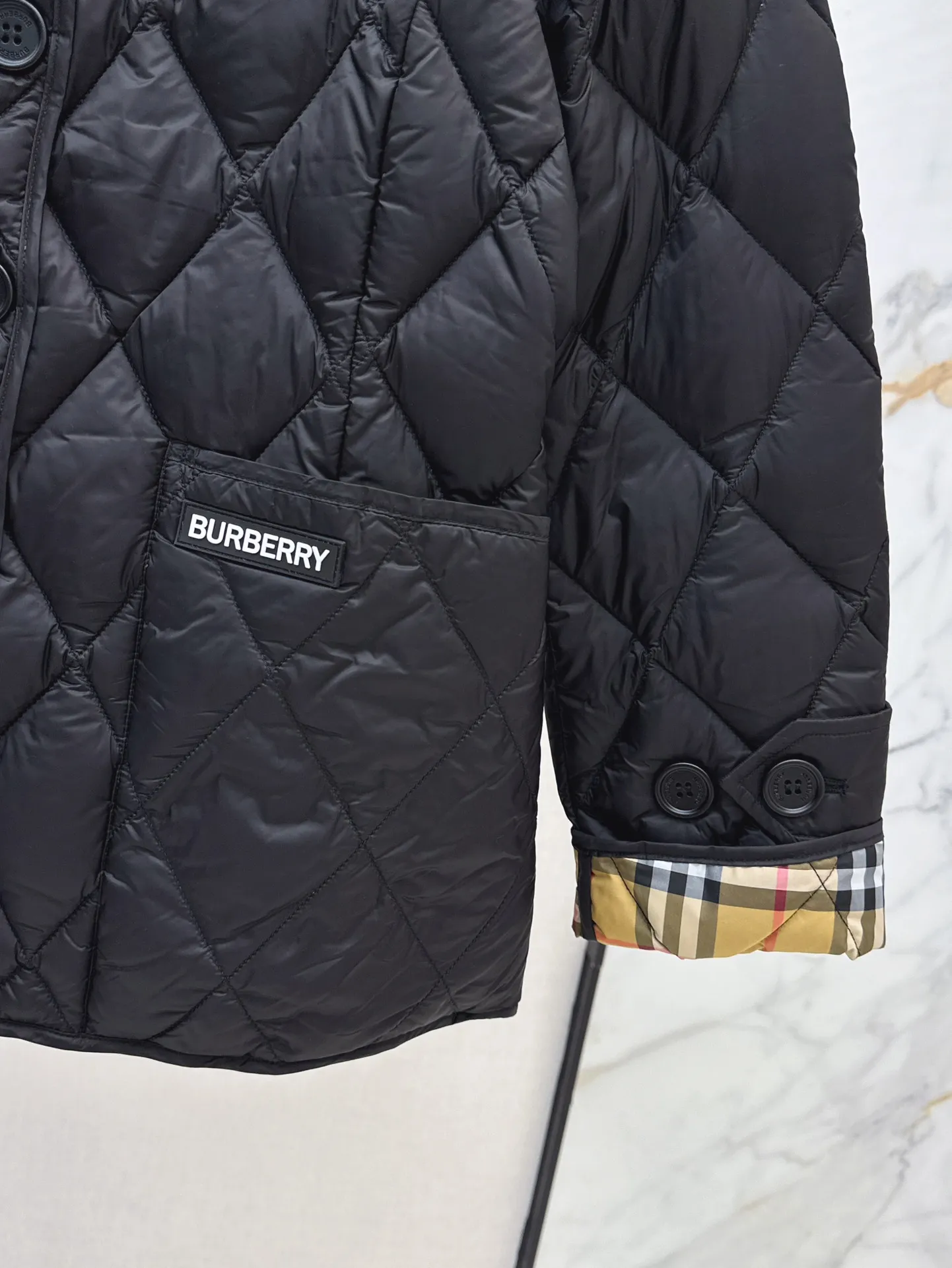 Burberry 黒 ダイヤキルティングダウンジャケット - 画像 (7)