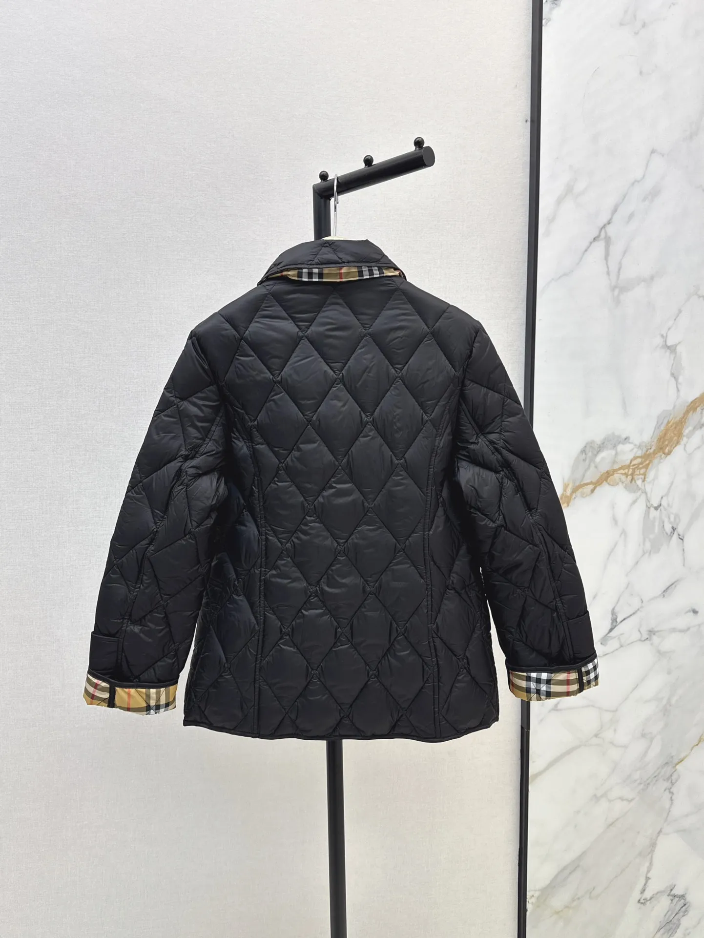 Burberry 黒 ダイヤキルティングダウンジャケット - 画像 (10)