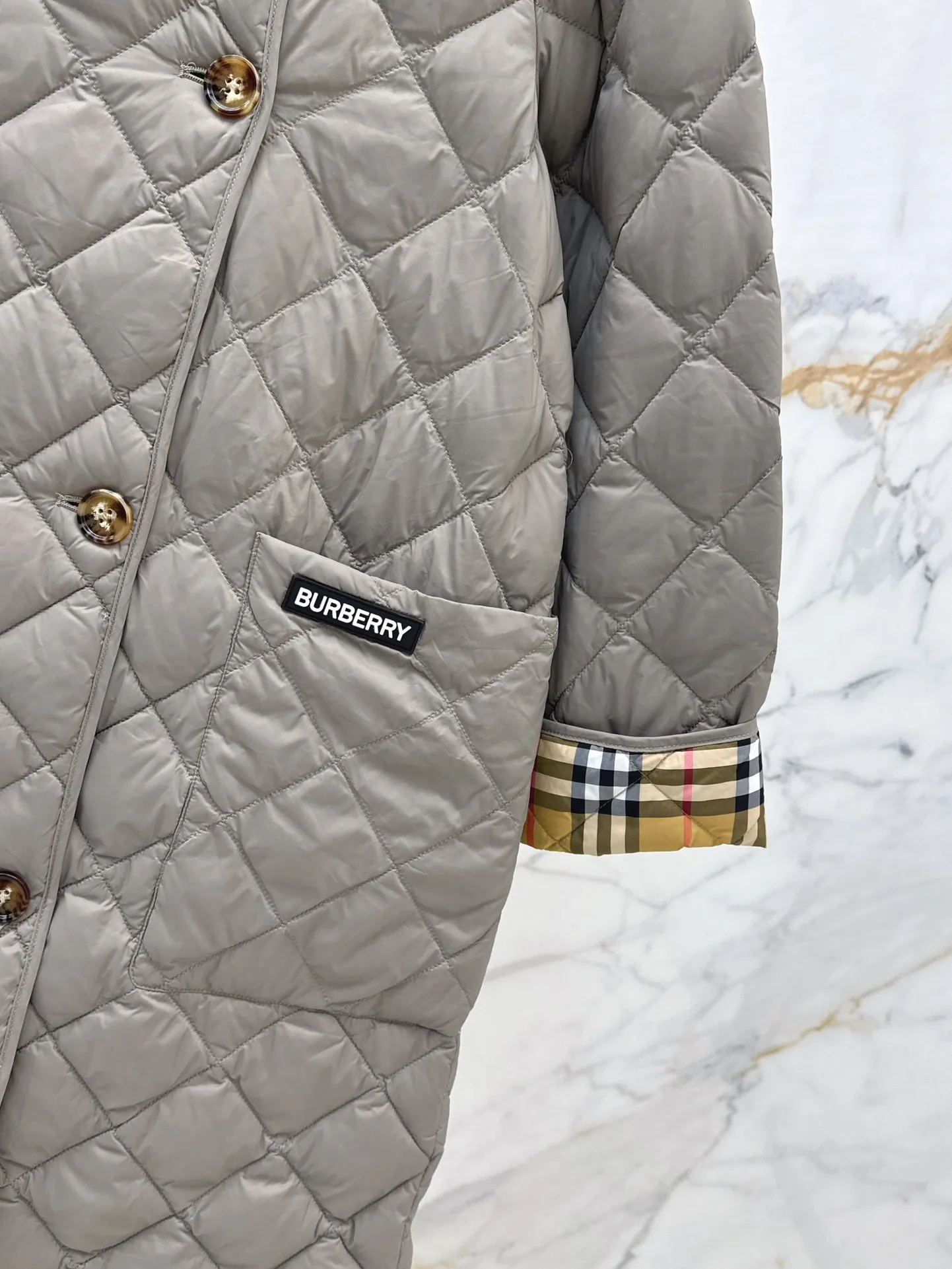 Burberry グレー ダブルブレスト ダウンコート - 画像 (8)