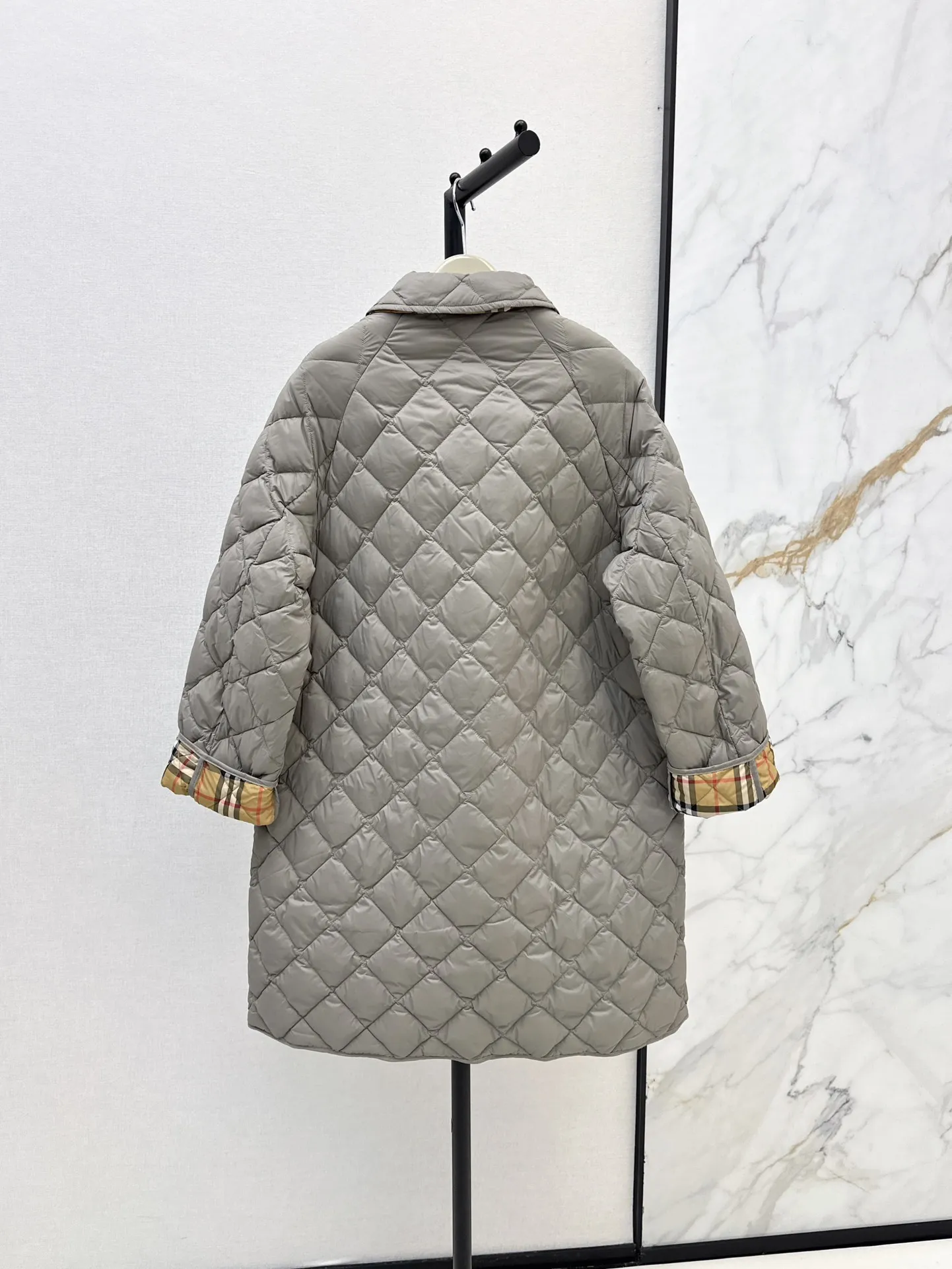 Burberry グレー ダブルブレスト ダウンコート - 画像 (10)