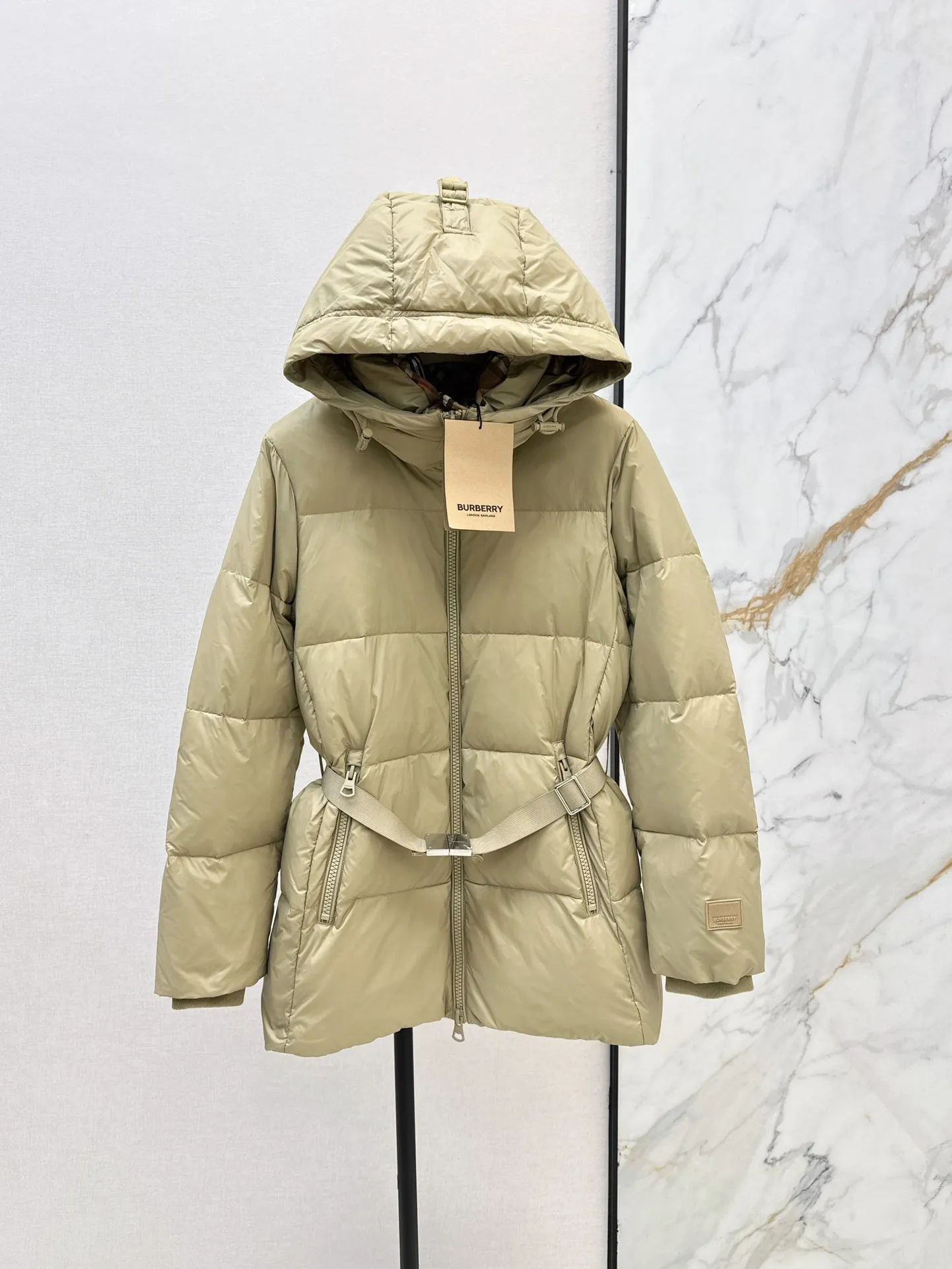 Burberry  ベージュ クラシックパーカーダウンコート