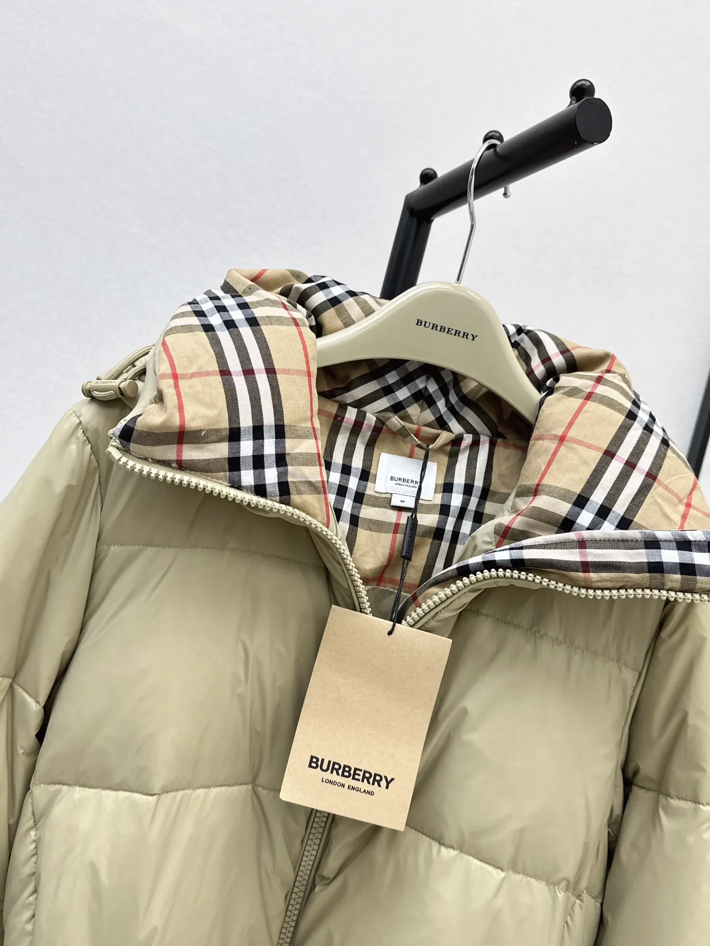 Burberry ベージュ クラシックパーカーダウンコート - 画像 (4)