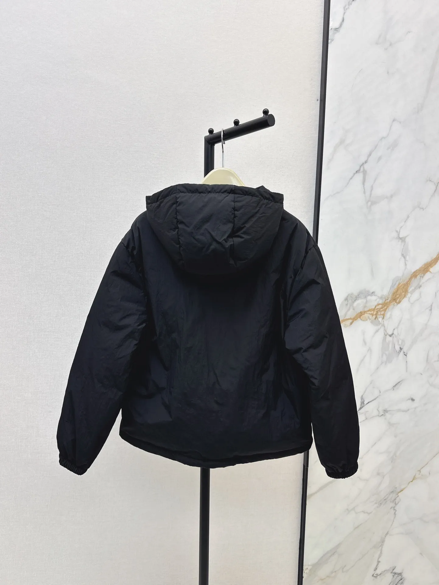 Burberry ブラック 戦馬装飾フーディダウン - 画像 (10)