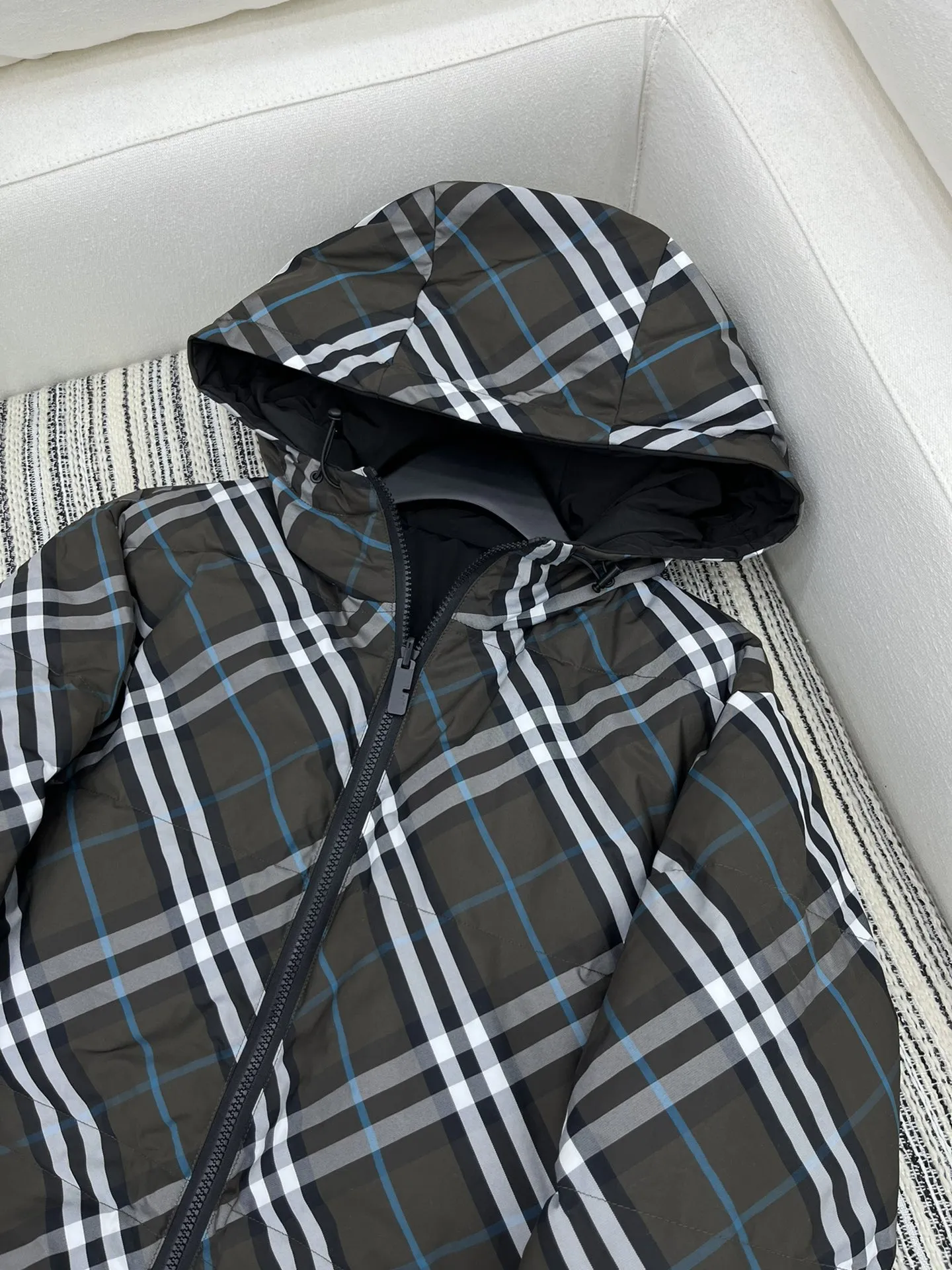 Burberry 緑色 ダウンジャケット - 画像 (6)