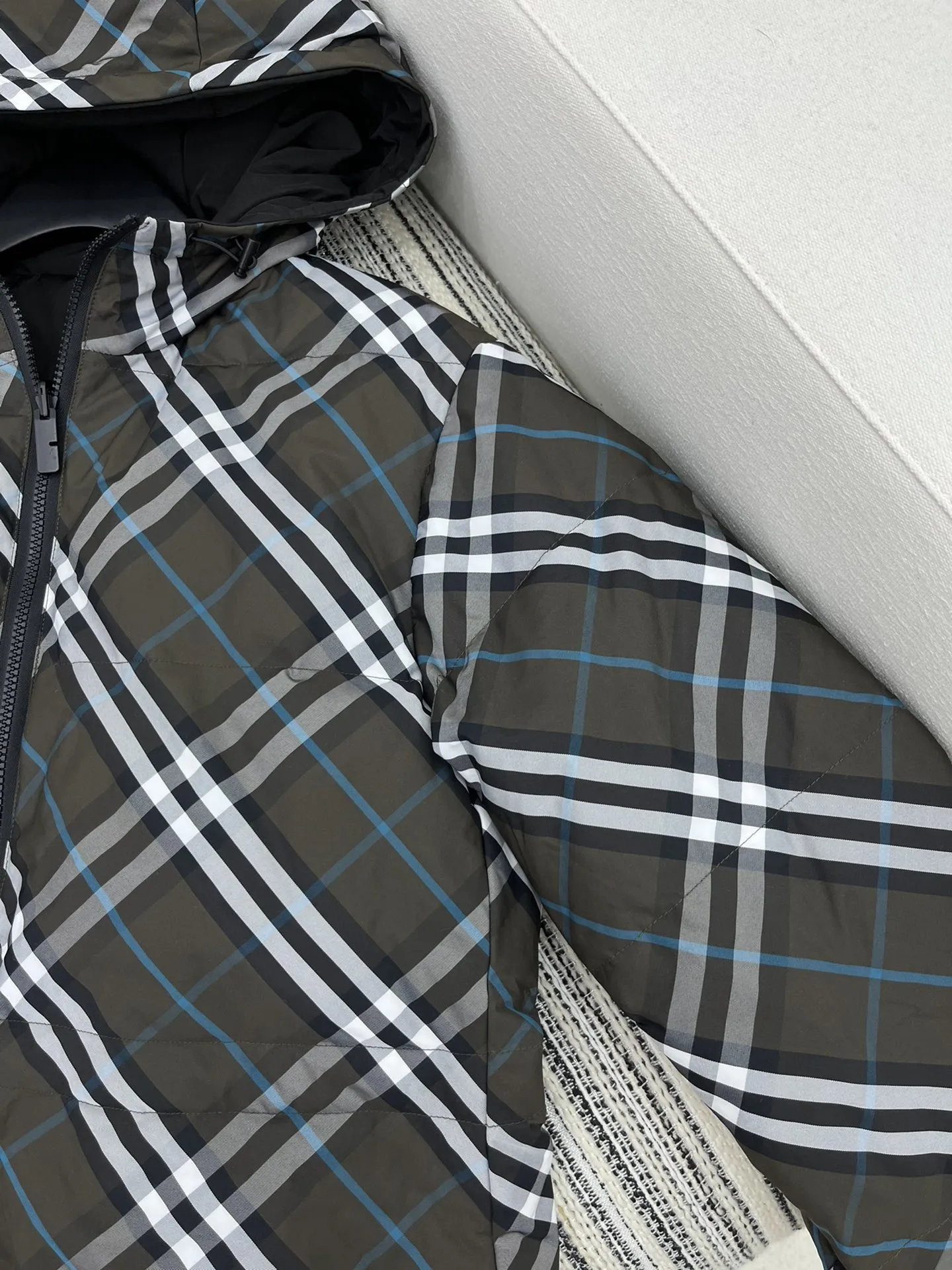 Burberry 緑色 ダウンジャケット - 画像 (8)