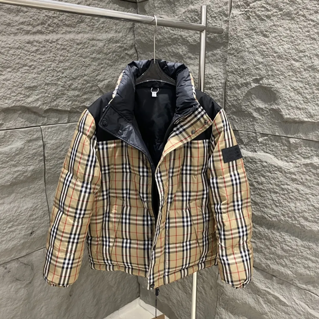 Burberry ダブルフェイスダウンジャケット 格子柄と黒 - 画像 (4)