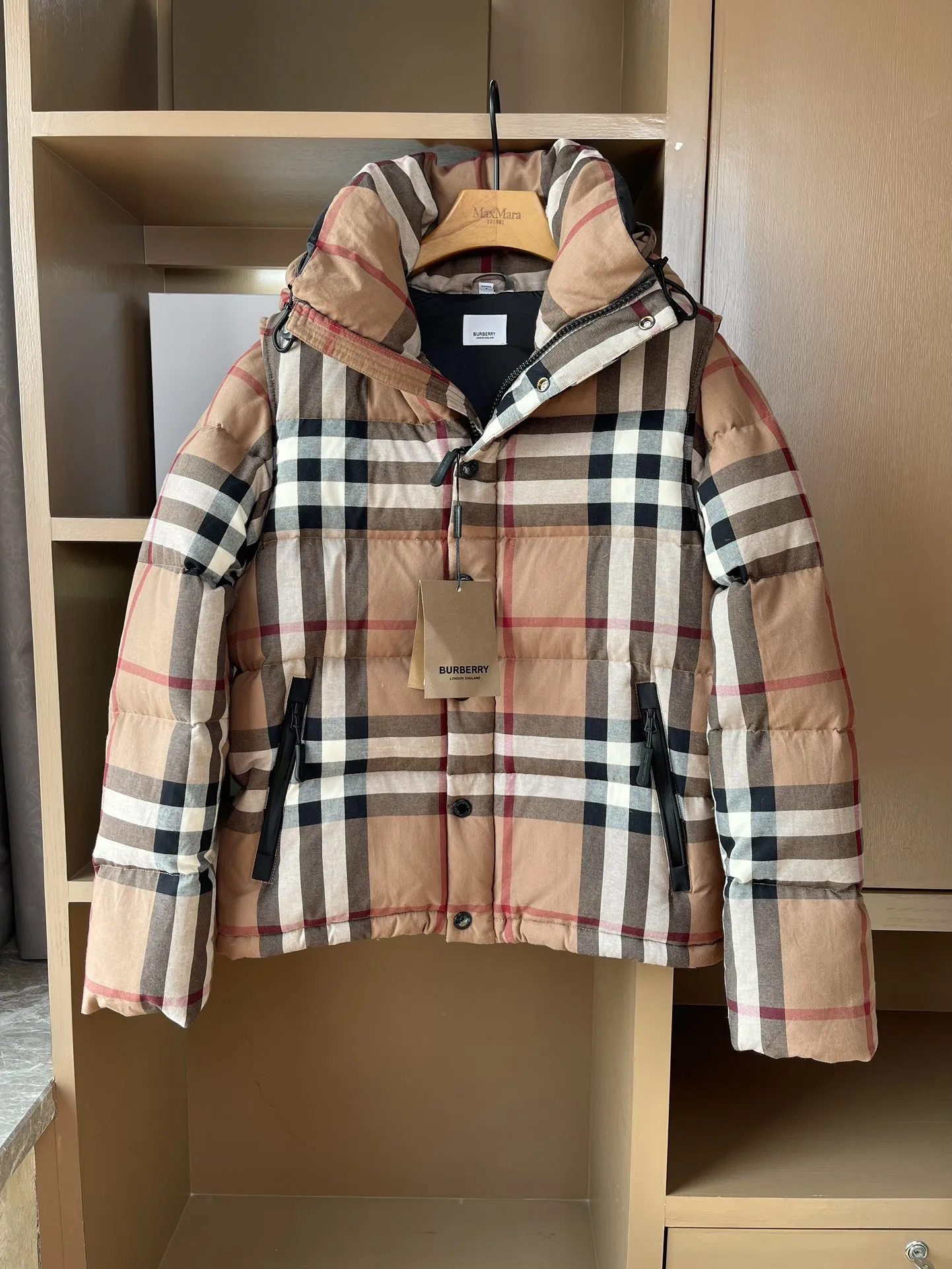 Burberry クラシックチェック ダウンジャケット ベージュ - 画像 (4)