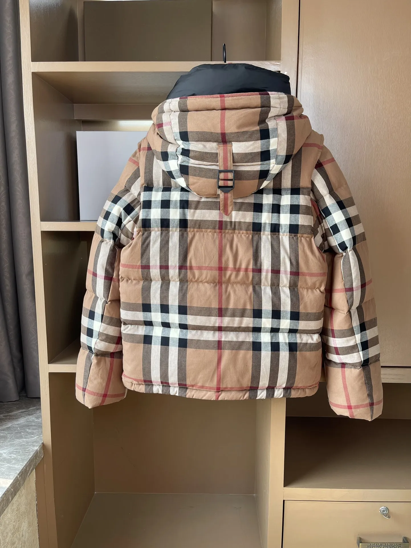 Burberry クラシックチェック ダウンジャケット ベージュ - 画像 (5)