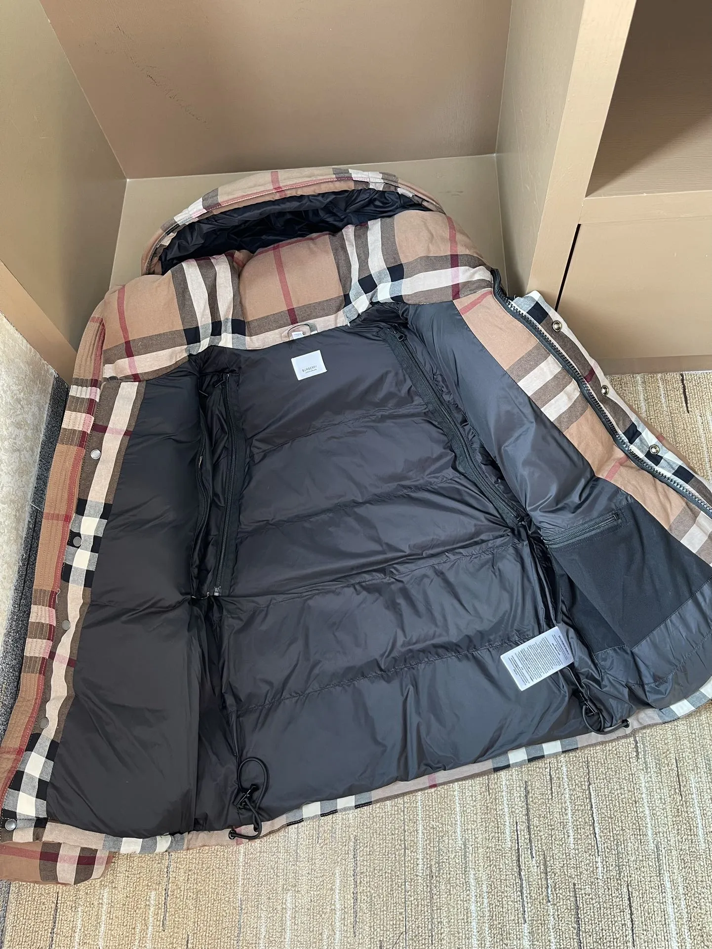 Burberry クラシックチェック ダウンジャケット ベージュ - 画像 (8)
