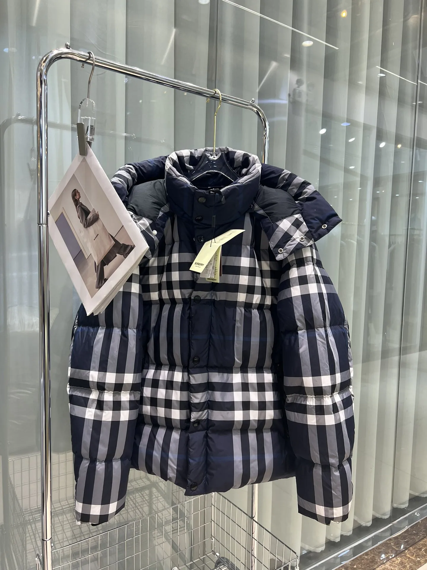 Burberry ネイビーチェックパーカーダウンジャケット - 画像 (3)