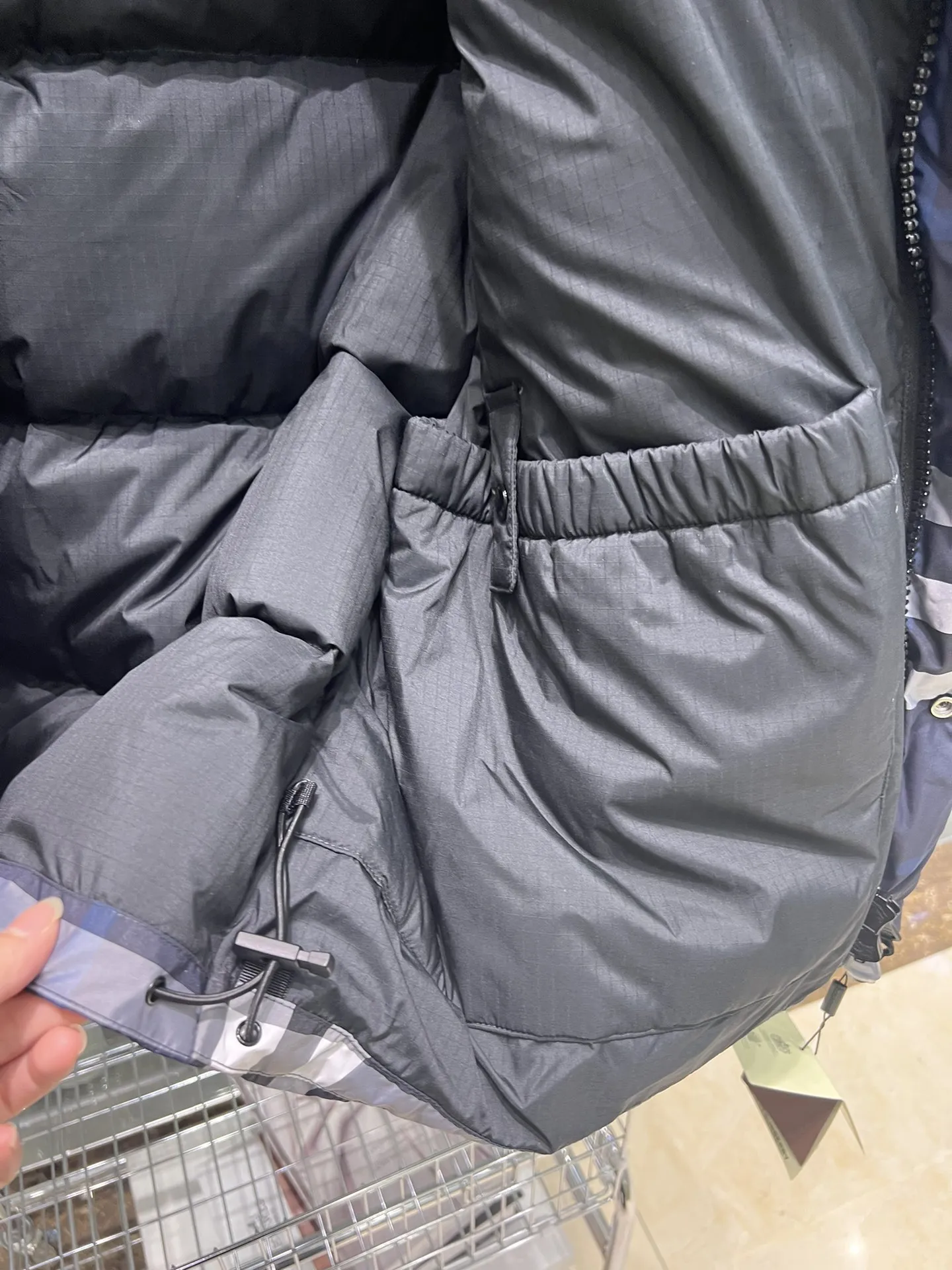 Burberry ネイビーチェックパーカーダウンジャケット - 画像 (8)