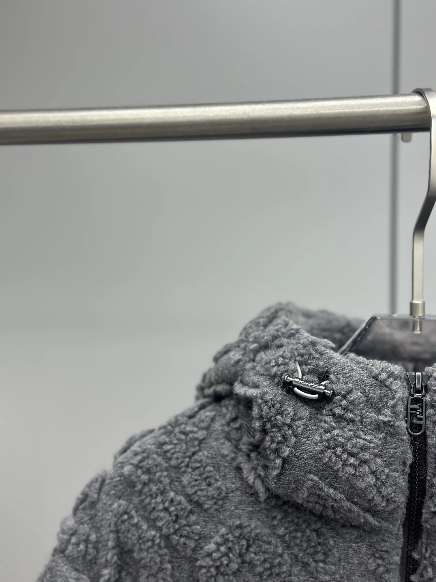 Fendi 62%アルパカ混紡ダウンジャケット白と灰色 - 画像 (4)