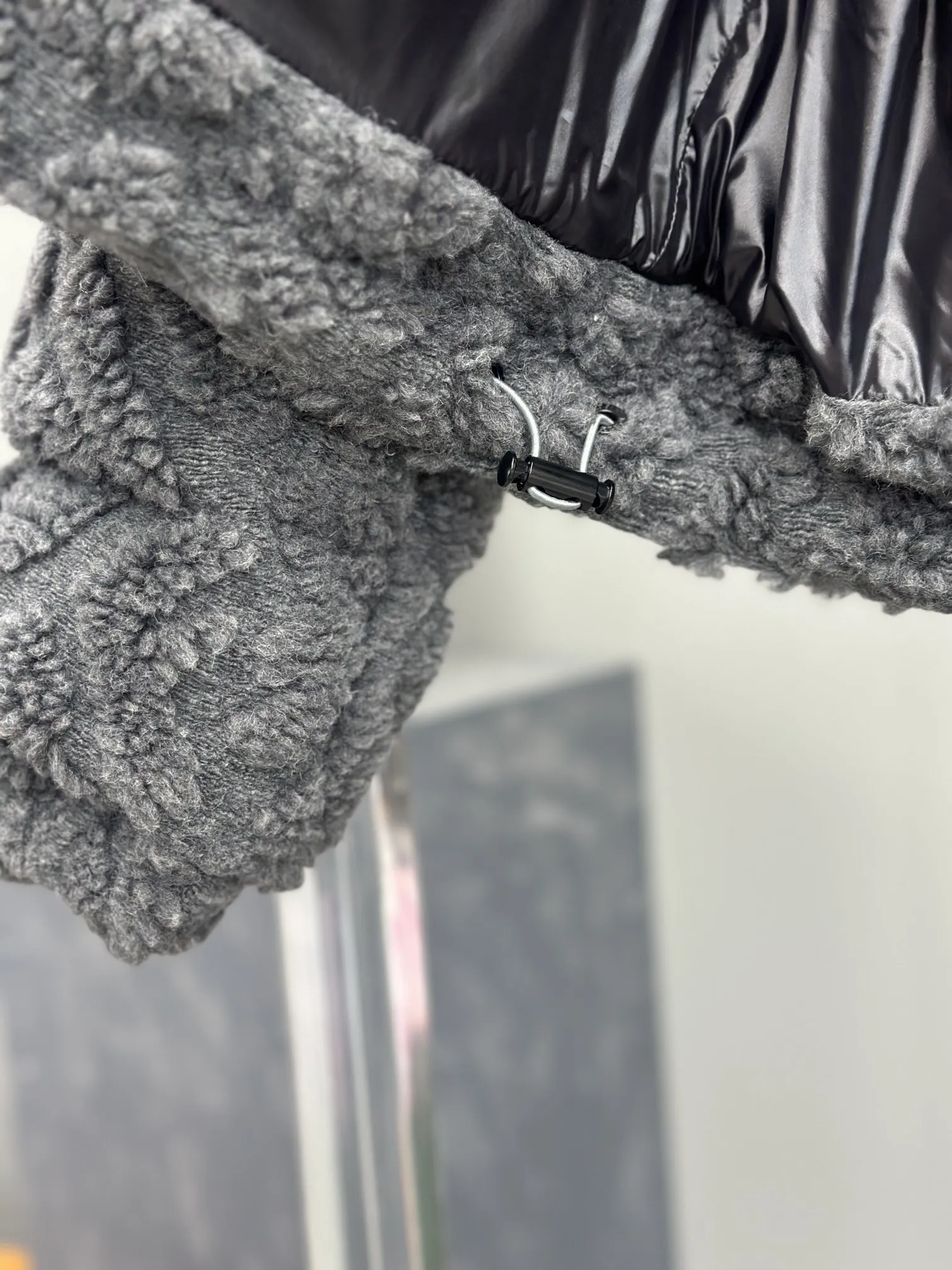 Fendi 62%アルパカ混紡ダウンジャケット白と灰色 - 画像 (7)