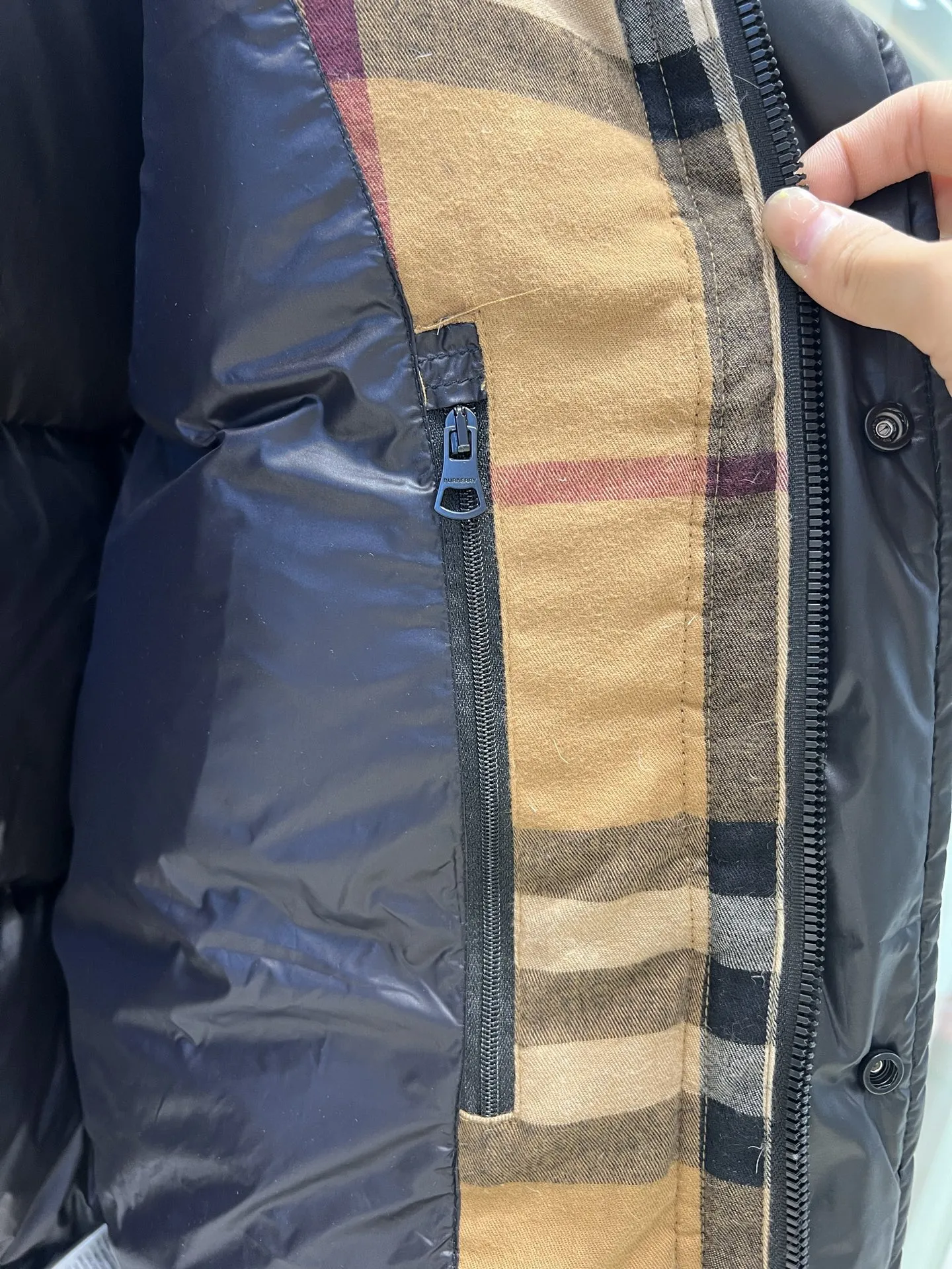 Burberry黒金 ジャケットユニセックス - 画像 (8)