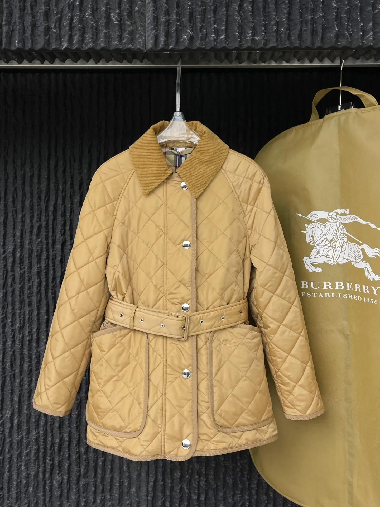 Burberry カーキ キルティング ジャケット