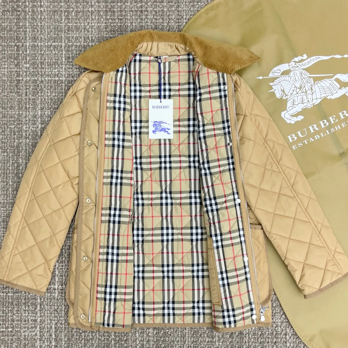 Burberry カーキ キルティング ジャケット - 画像 (4)