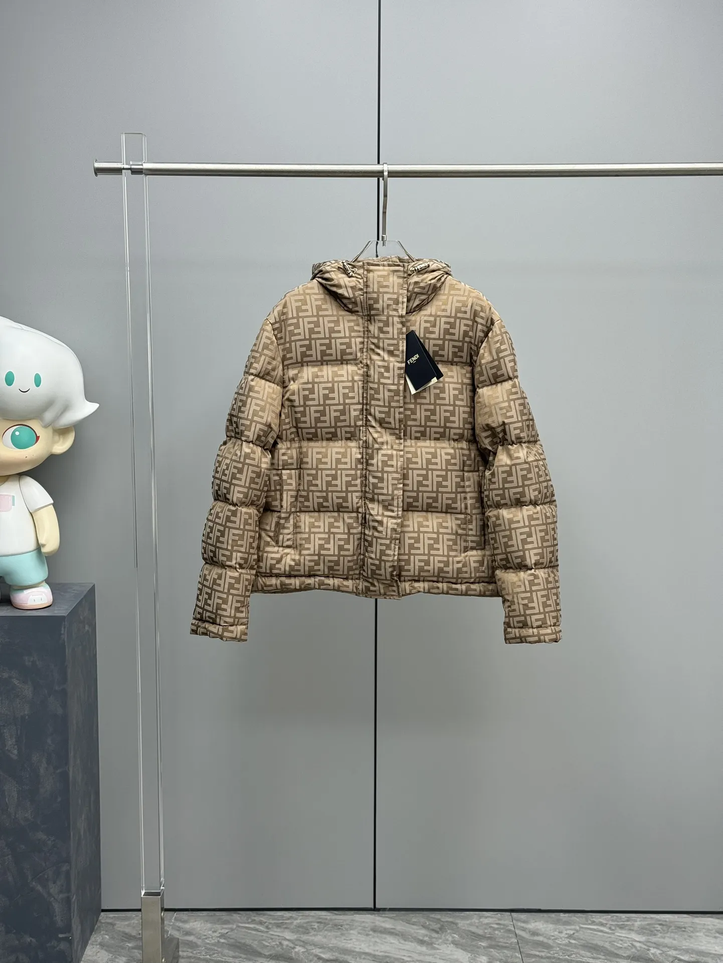 Fendi ロゴフーディーダウン クリーム白色 - 画像 (3)