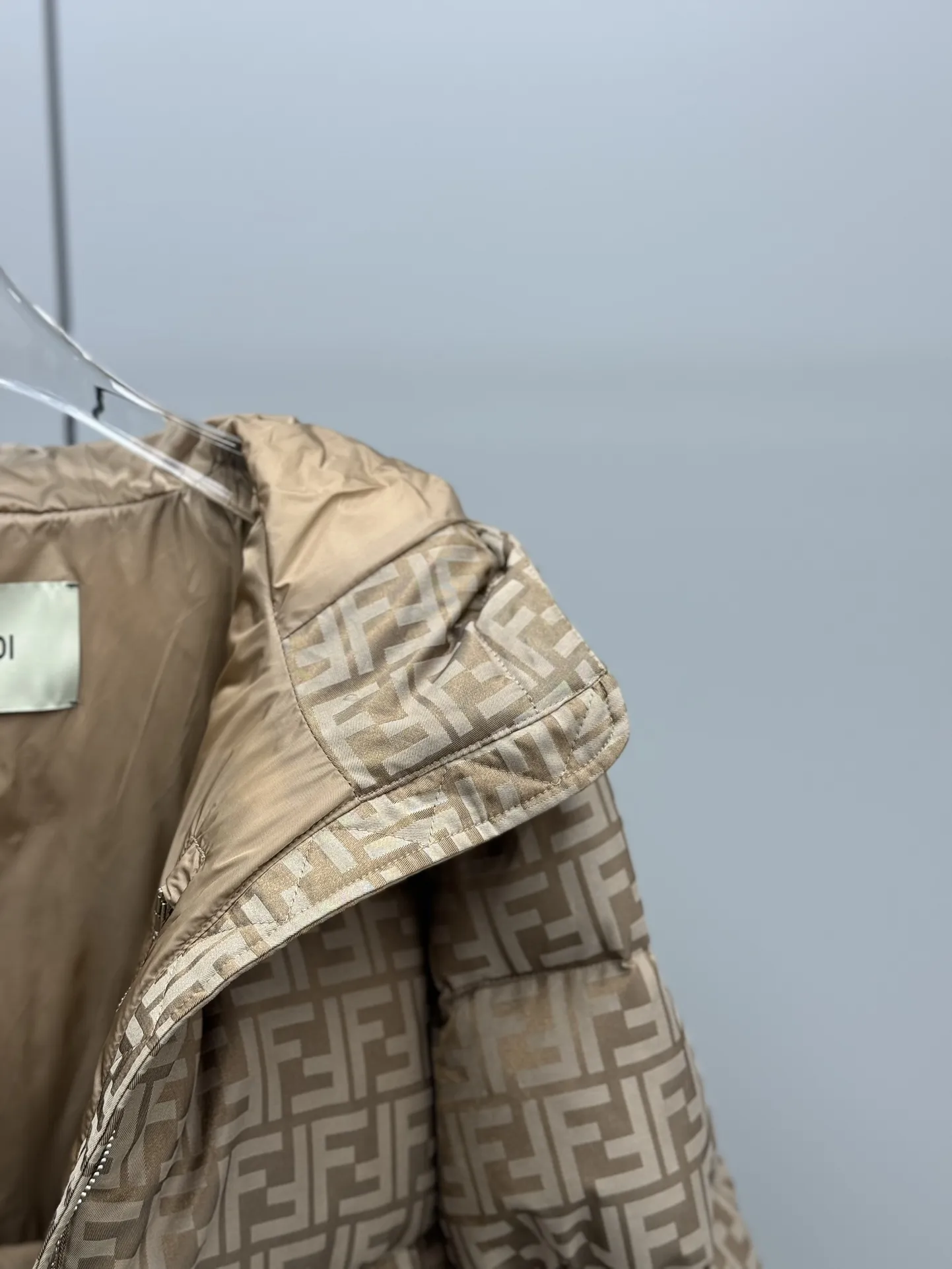 Fendi ロゴフーディーダウン クリーム白色 - 画像 (7)