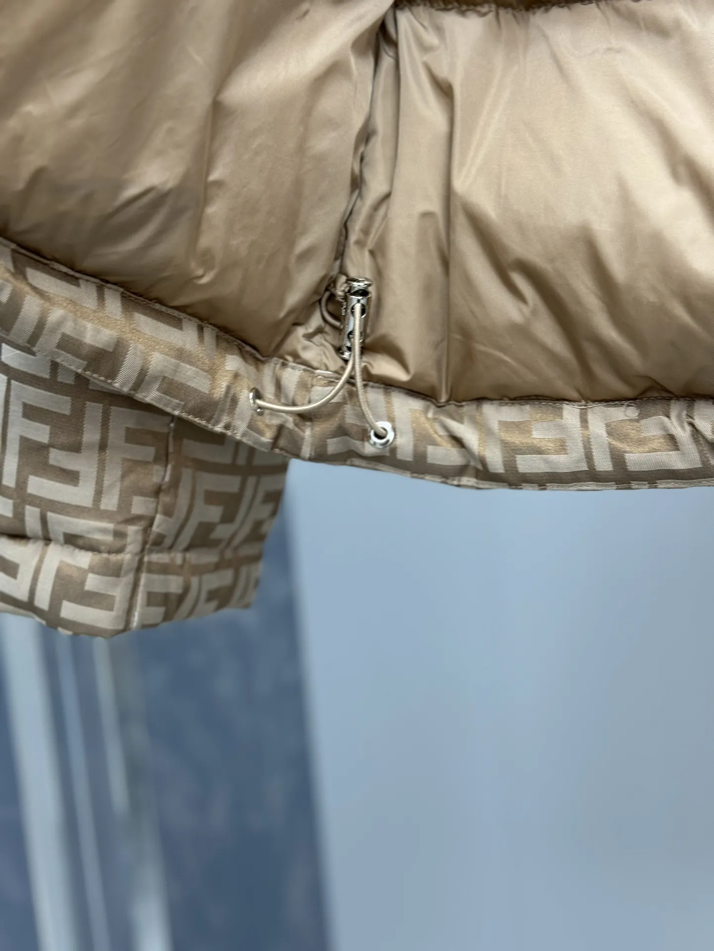 Fendi ロゴフーディーダウン クリーム白色 - 画像 (9)