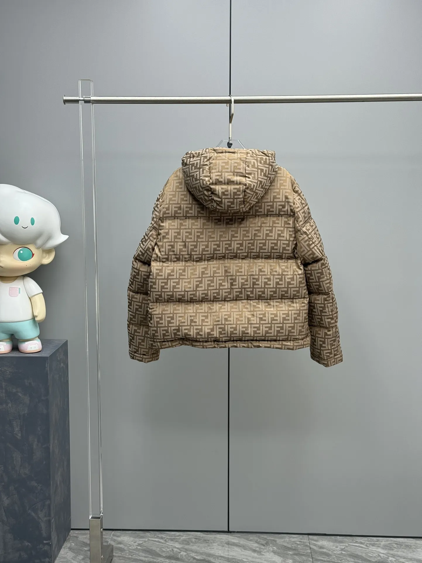 Fendi ロゴフーディーダウン クリーム白色 - 画像 (10)