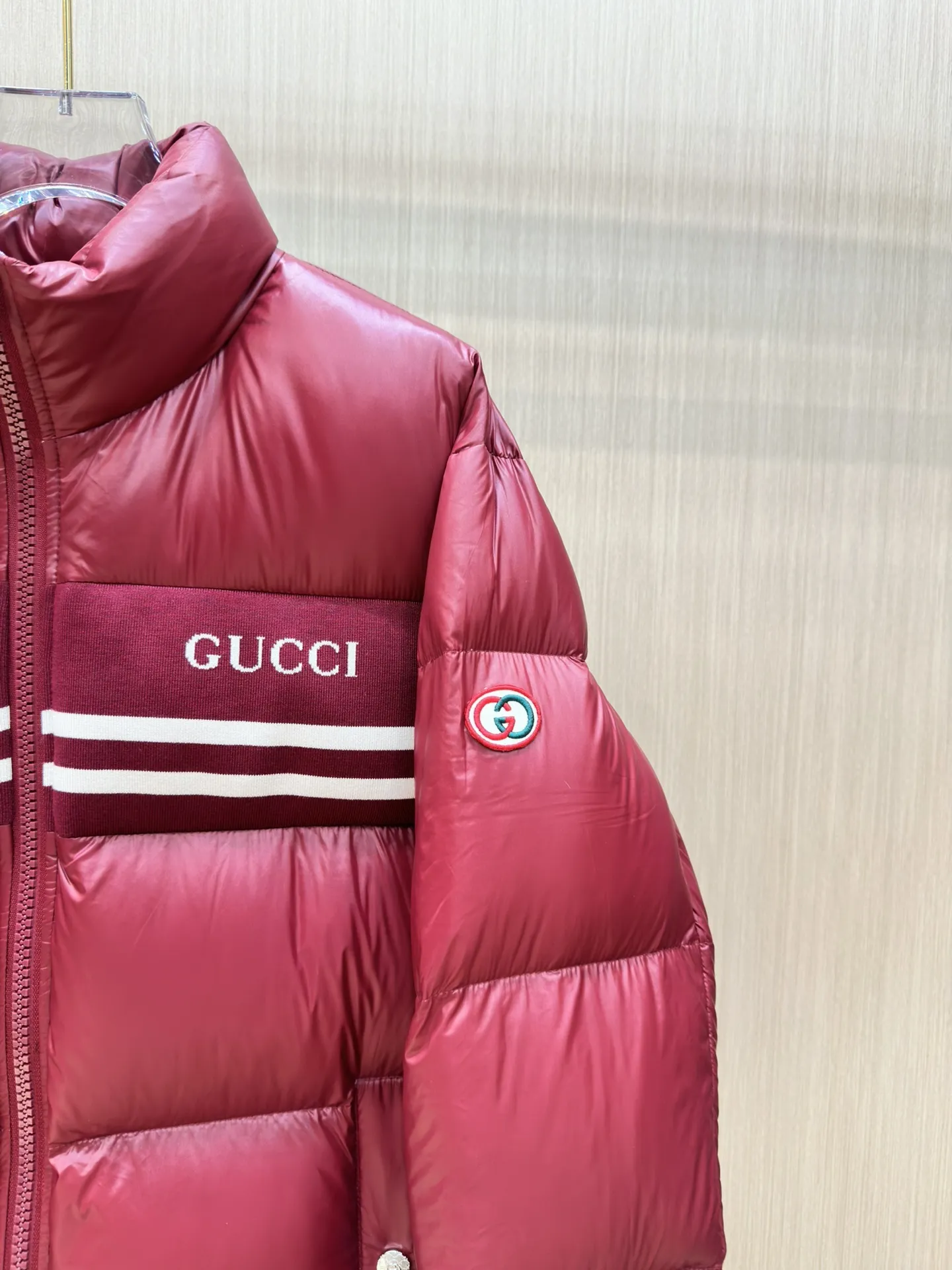 Gucci レッド ダウンジャケット ストライプデザイン - 画像 (3)