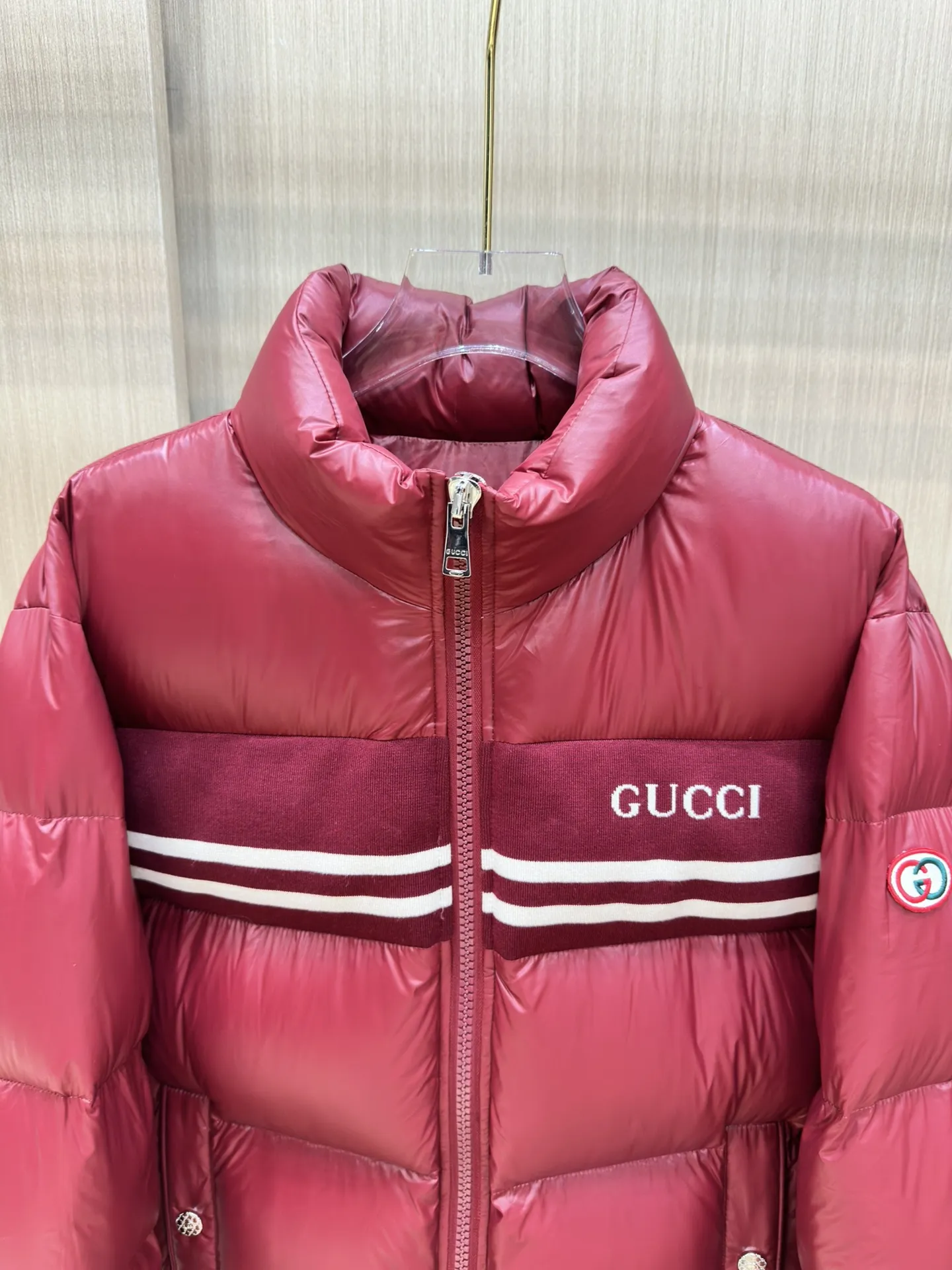 Gucci レッド ダウンジャケット ストライプデザイン - 画像 (5)