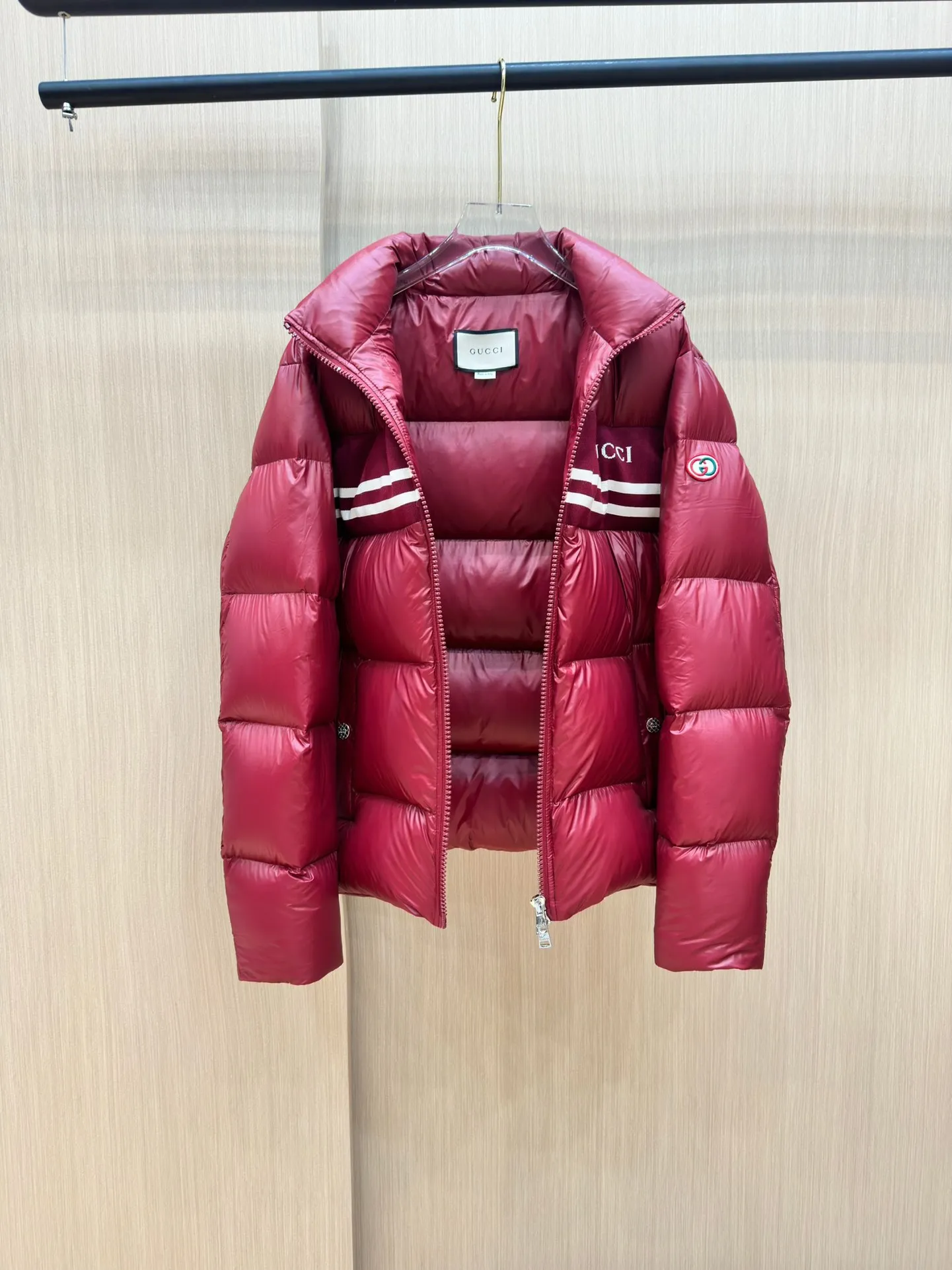Gucci レッド ダウンジャケット ストライプデザイン - 画像 (6)