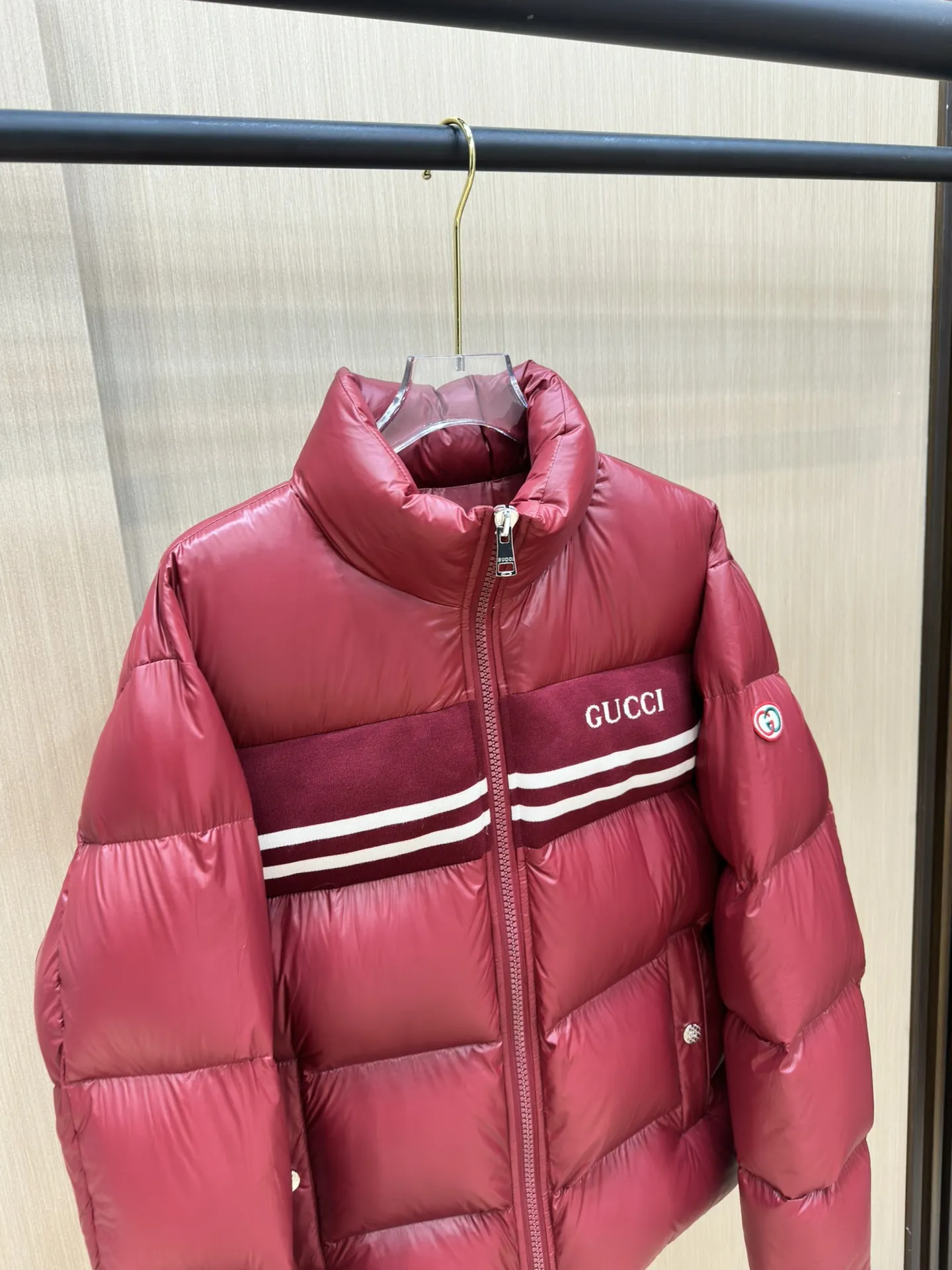 Gucci レッド ダウンジャケット ストライプデザイン - 画像 (7)