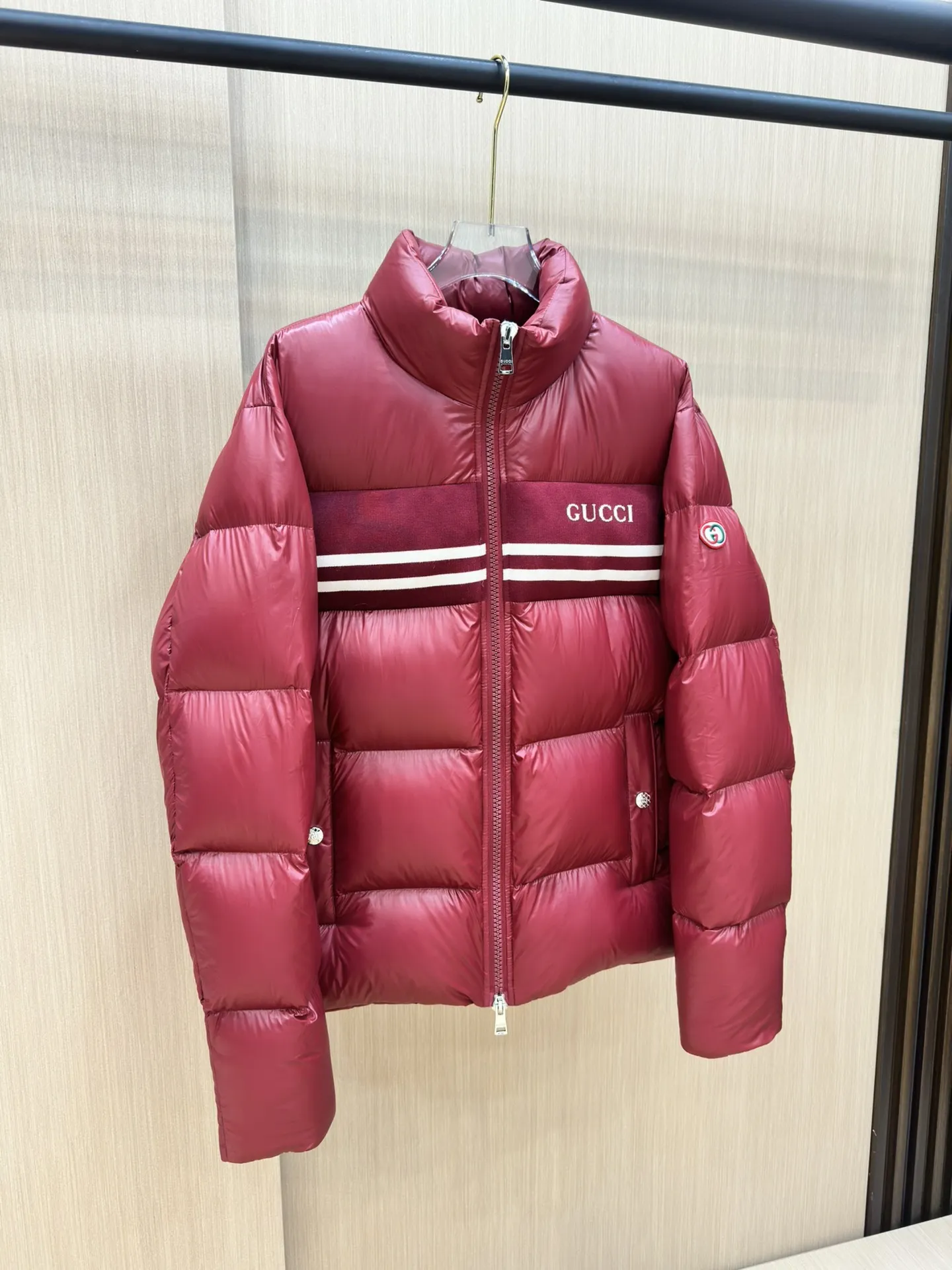 Gucci レッド ダウンジャケット ストライプデザイン - 画像 (8)
