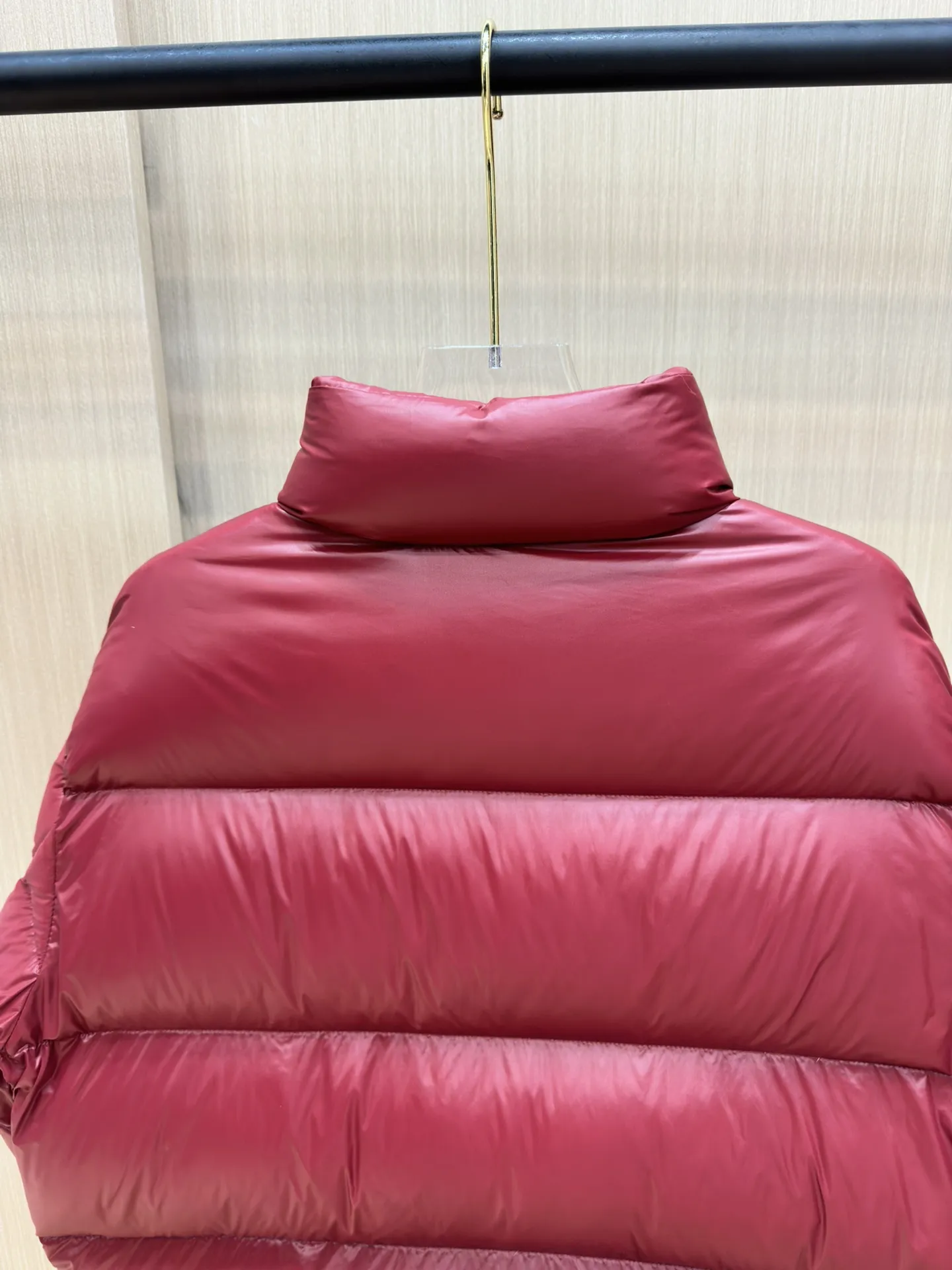 Gucci レッド ダウンジャケット ストライプデザイン - 画像 (9)