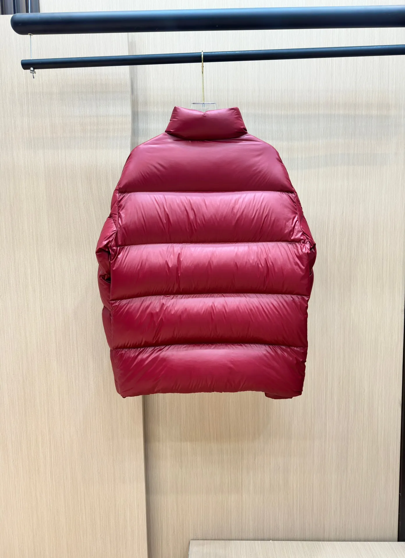 Gucci レッド ダウンジャケット ストライプデザイン - 画像 (10)