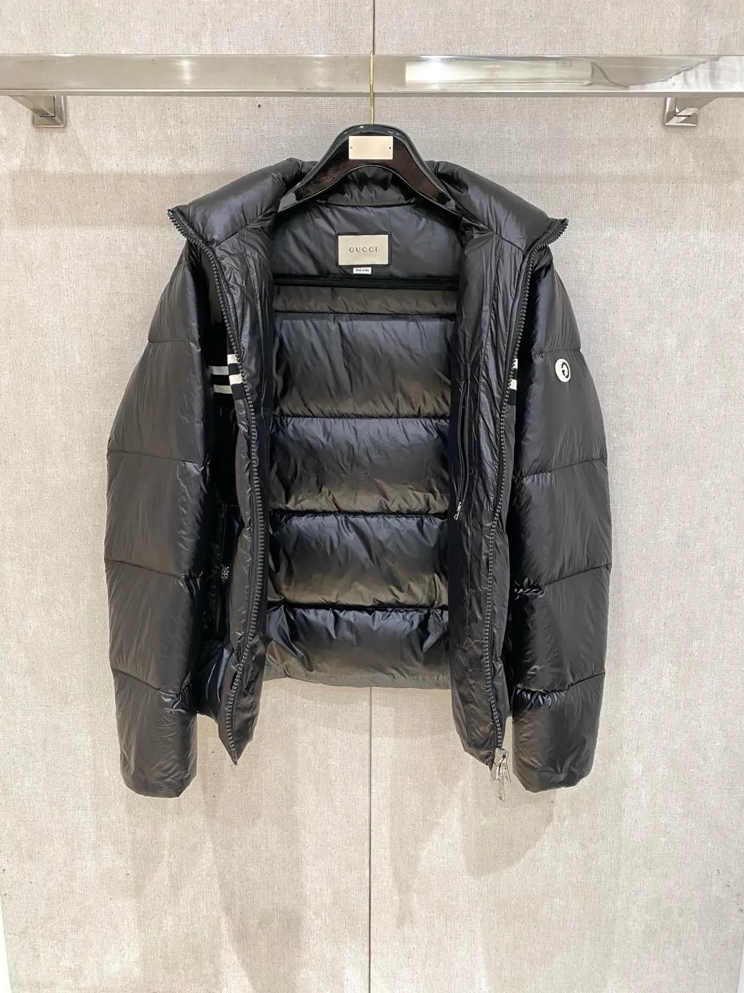 Gucci ブラック ダウンジャケット 秋冬新作 - 画像 (6)