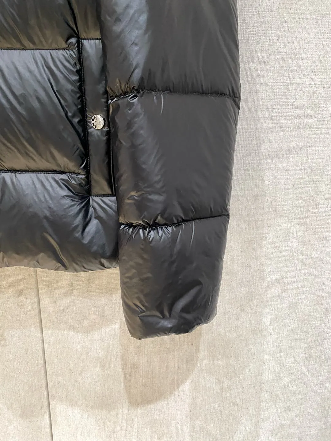 Gucci ブラック ダウンジャケット 秋冬新作 - 画像 (7)