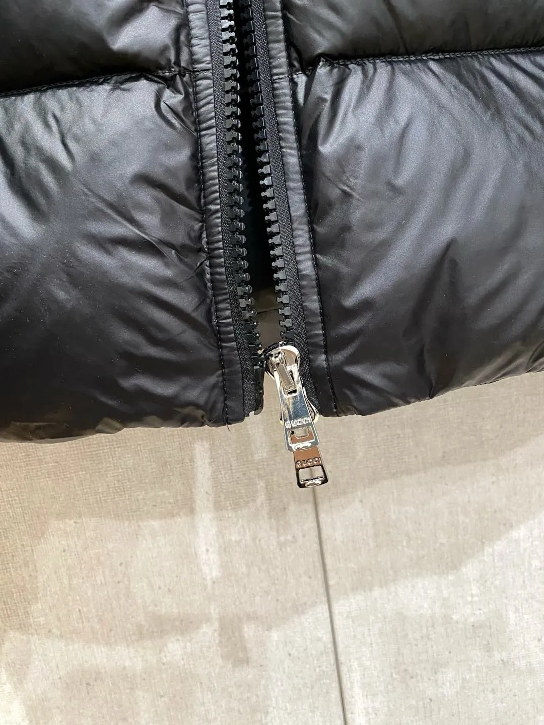 Gucci ブラック ダウンジャケット 秋冬新作 - 画像 (8)