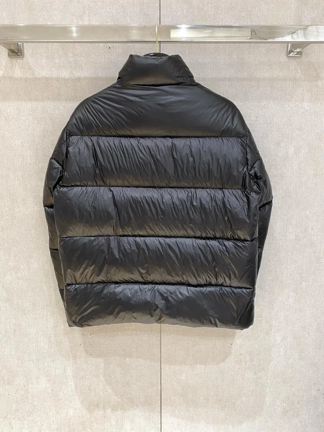 Gucci ブラック ダウンジャケット 秋冬新作 - 画像 (10)