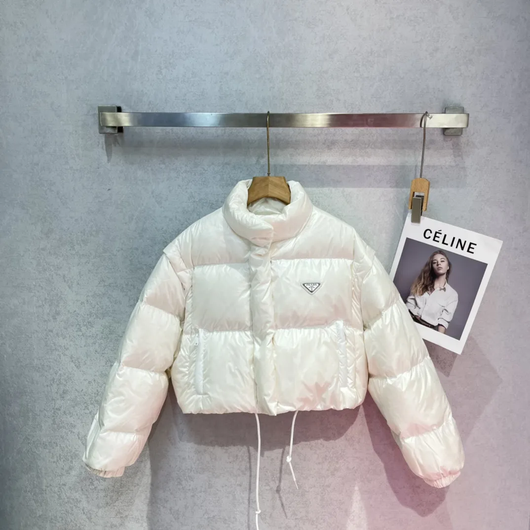 プラダホワイト着脱式ダウンベスト