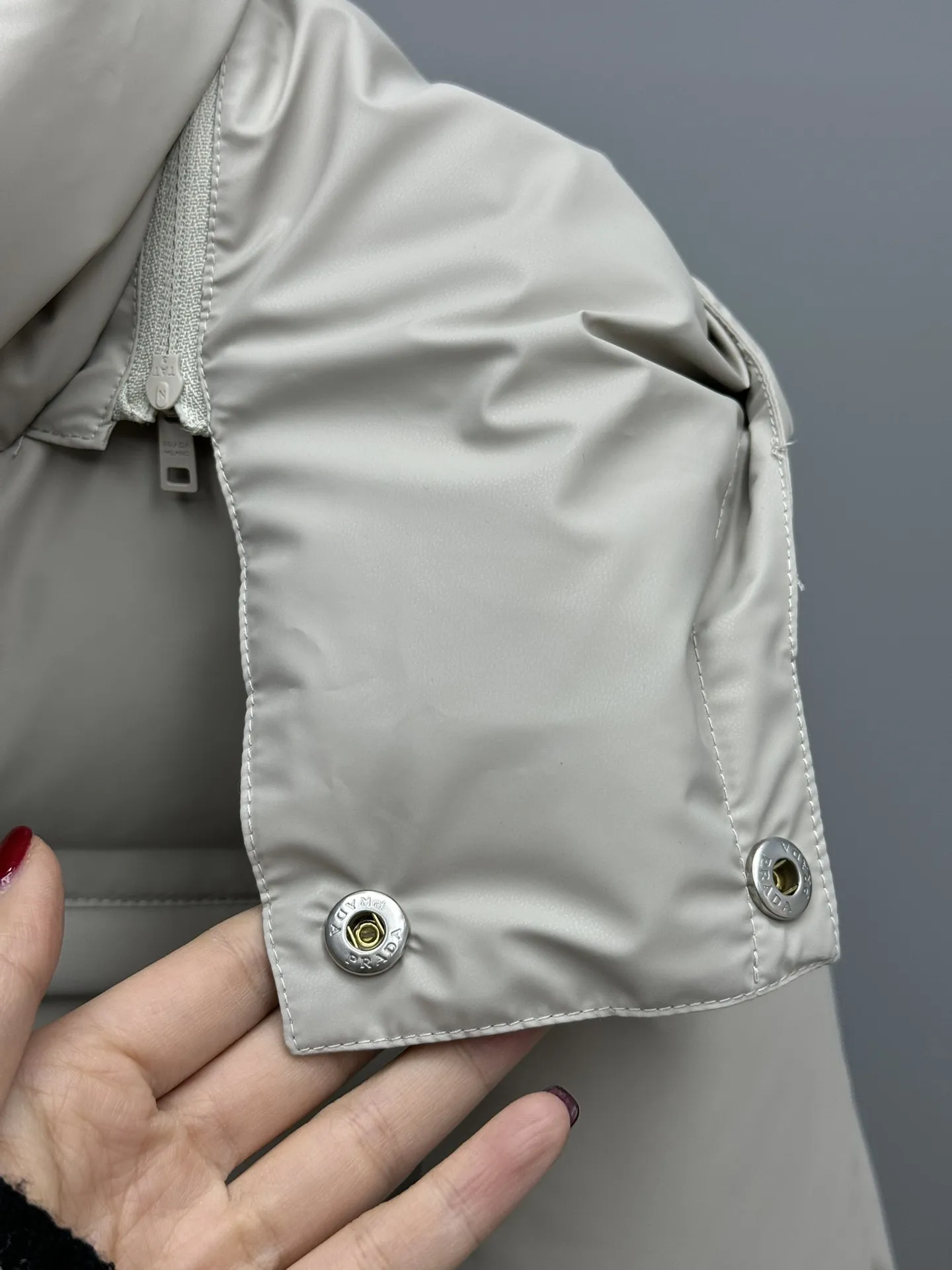 プラダ グレー ジッパーダウンジャケット - 画像 (5)