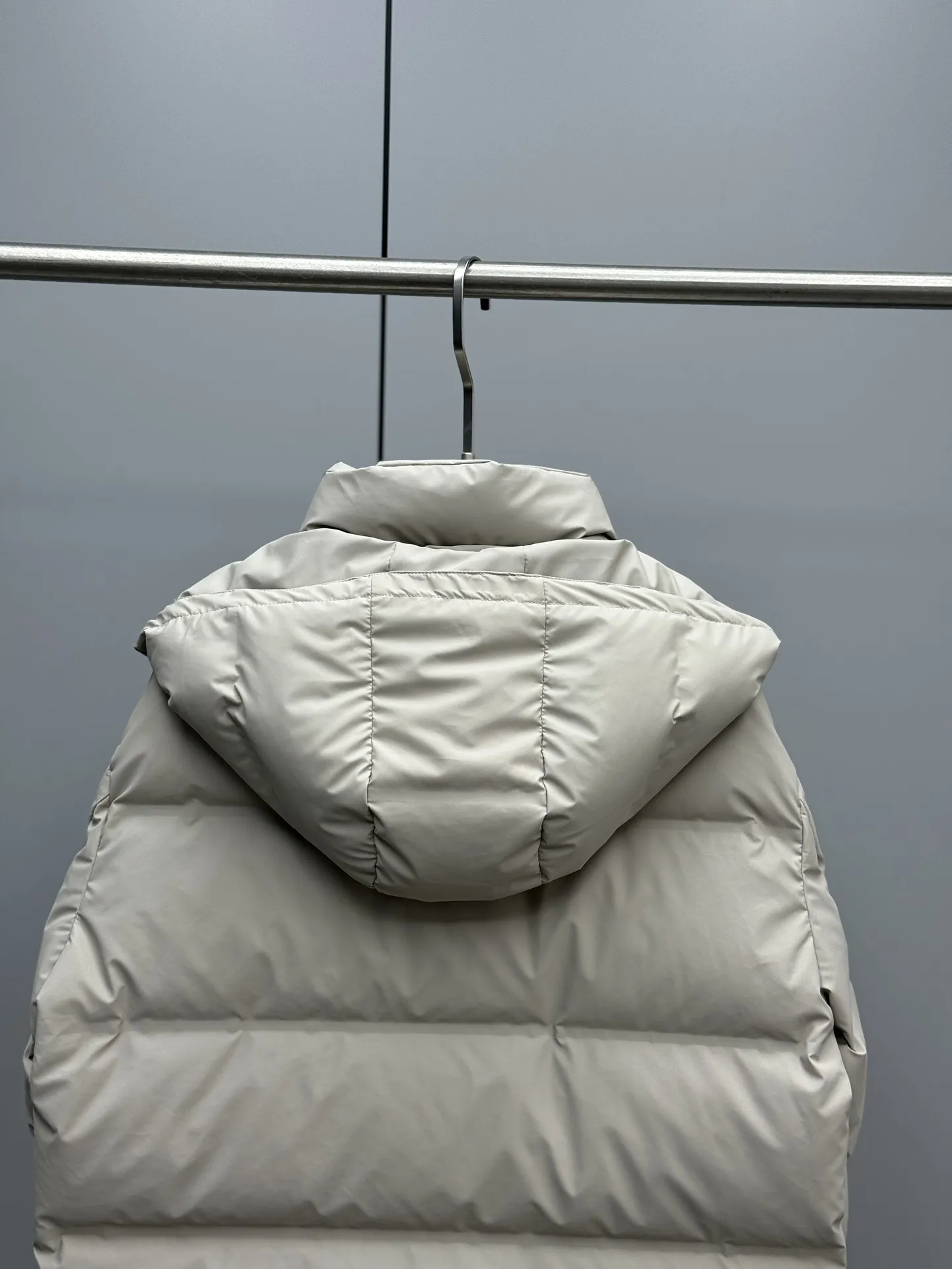 プラダ グレー ジッパーダウンジャケット - 画像 (9)