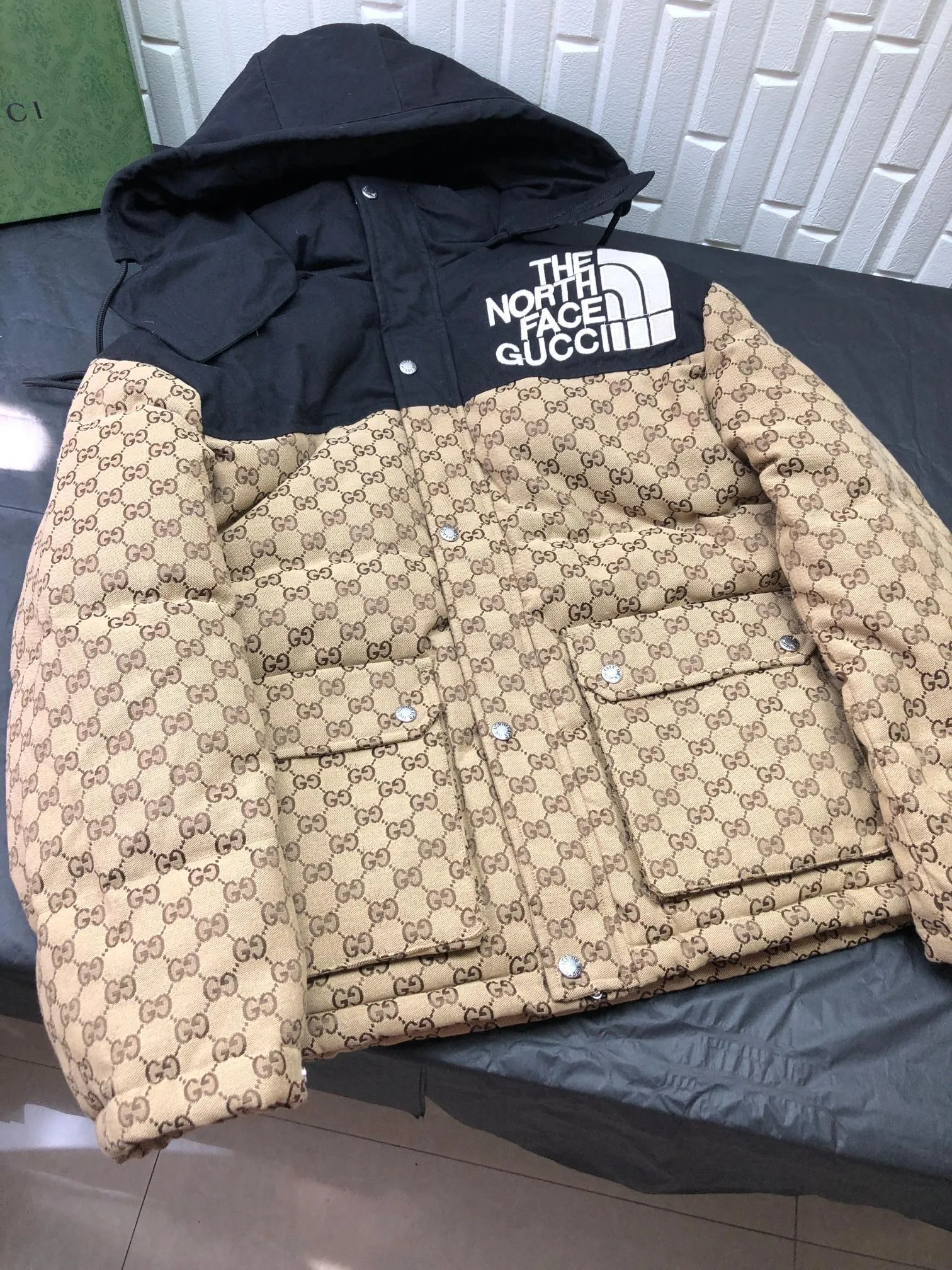 グッチxノースフェイスベージュパターンダウンジャケット - 画像 (3)