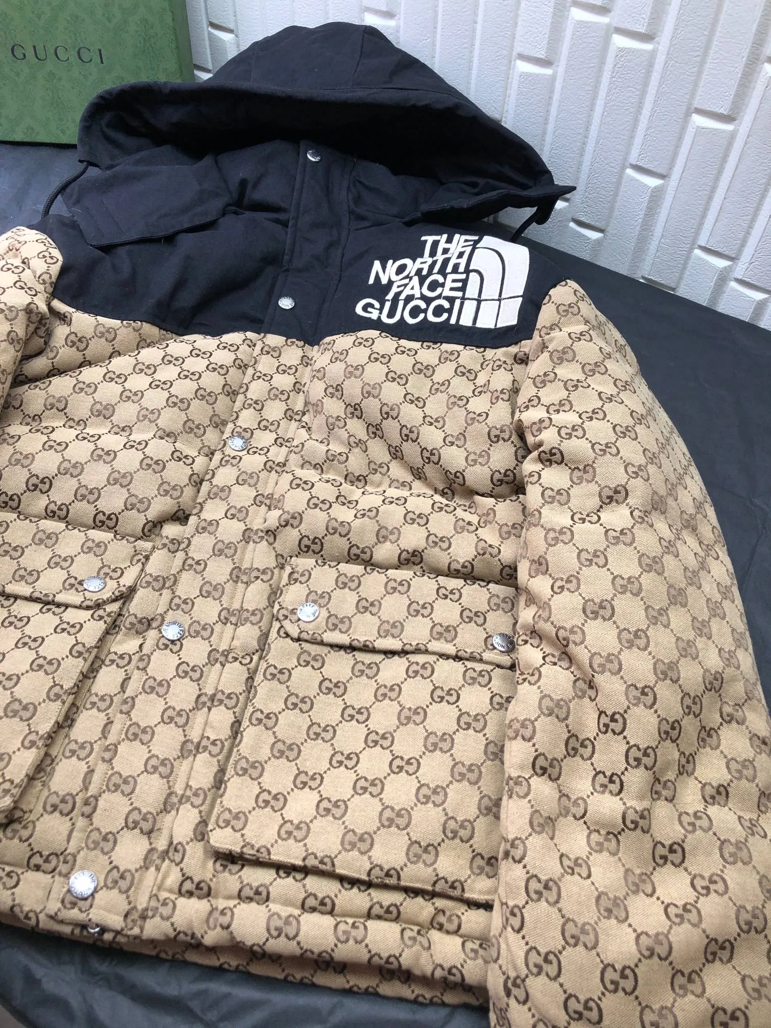 グッチxノースフェイスベージュパターンダウンジャケット - 画像 (5)