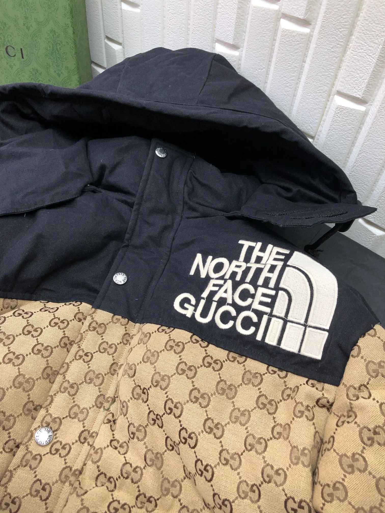 グッチxノースフェイスベージュパターンダウンジャケット - 画像 (6)