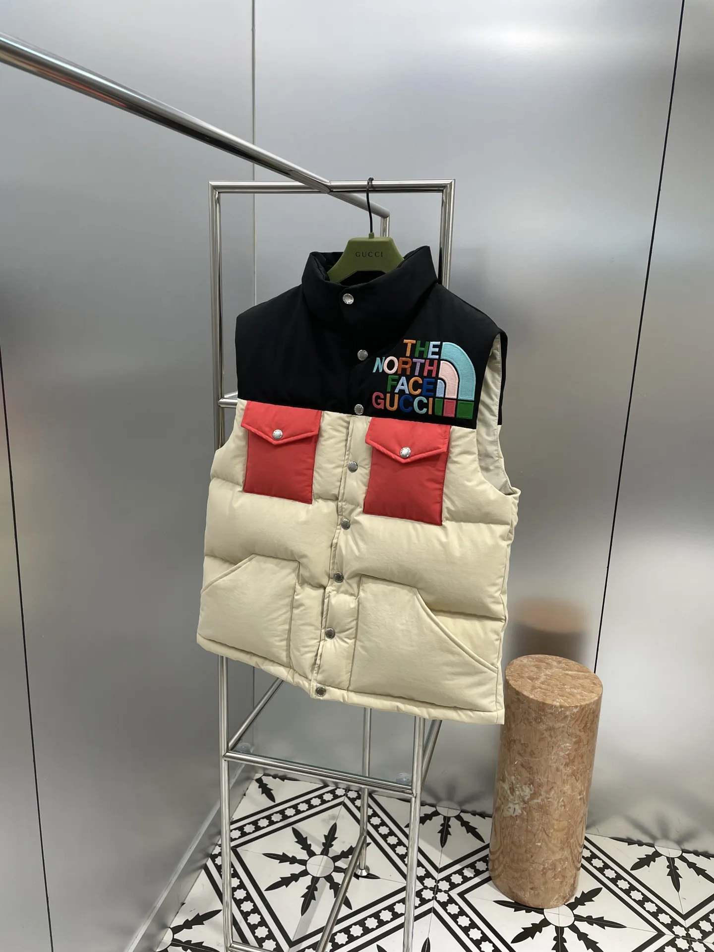 Gucci x The North Face ベスト ダウンジャケット - 画像 (3)